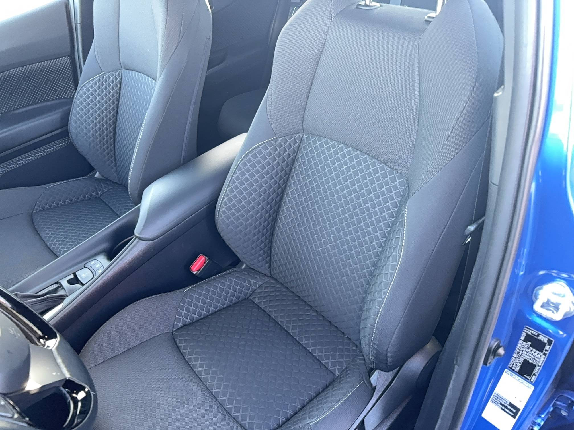 Vente en ligne Toyota C-HR C-HR Hybride 1.8L au prix de 19 990 €