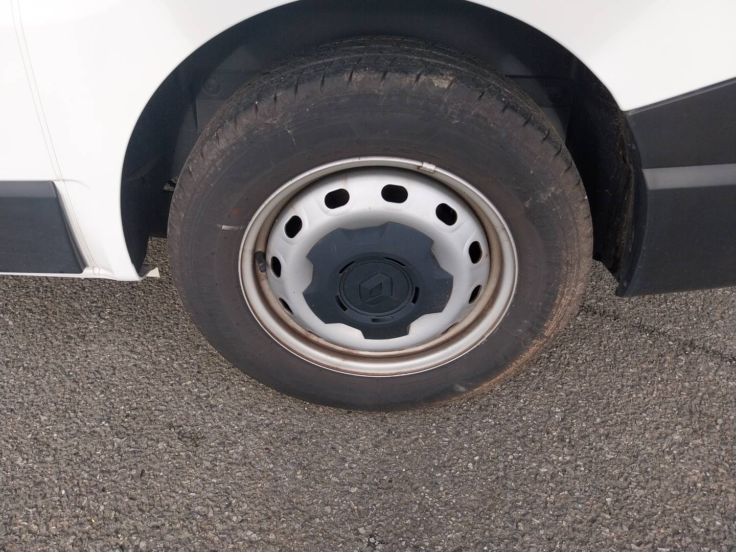 Vente en ligne Renault Trafic 3 Fourgon TRAFIC FGN L1H1 3000 KG BLUE DCI 130 au prix de 23 950 €