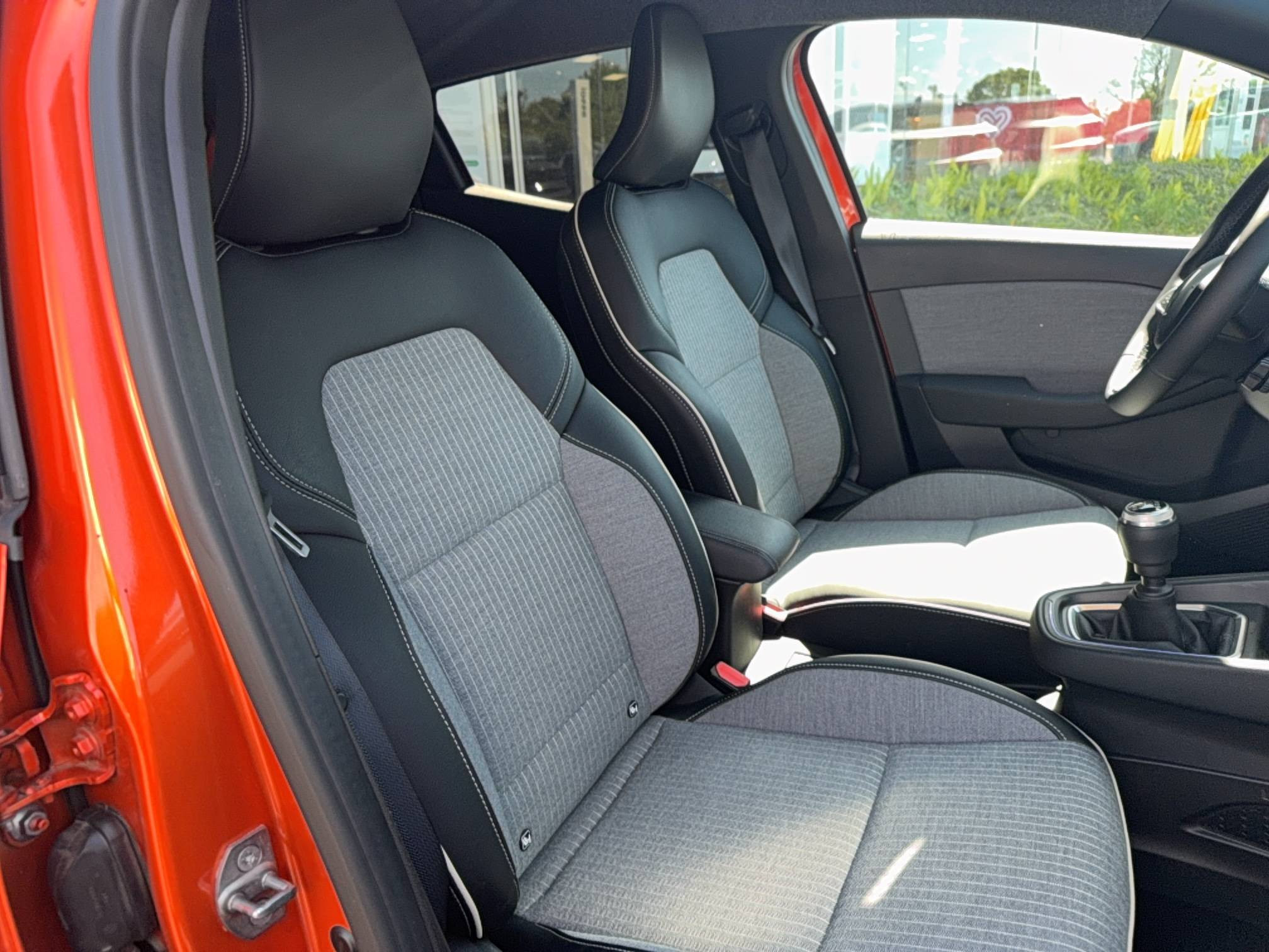 Vente en ligne Renault Clio 5 Clio TCe 90 au prix de 15 990 €