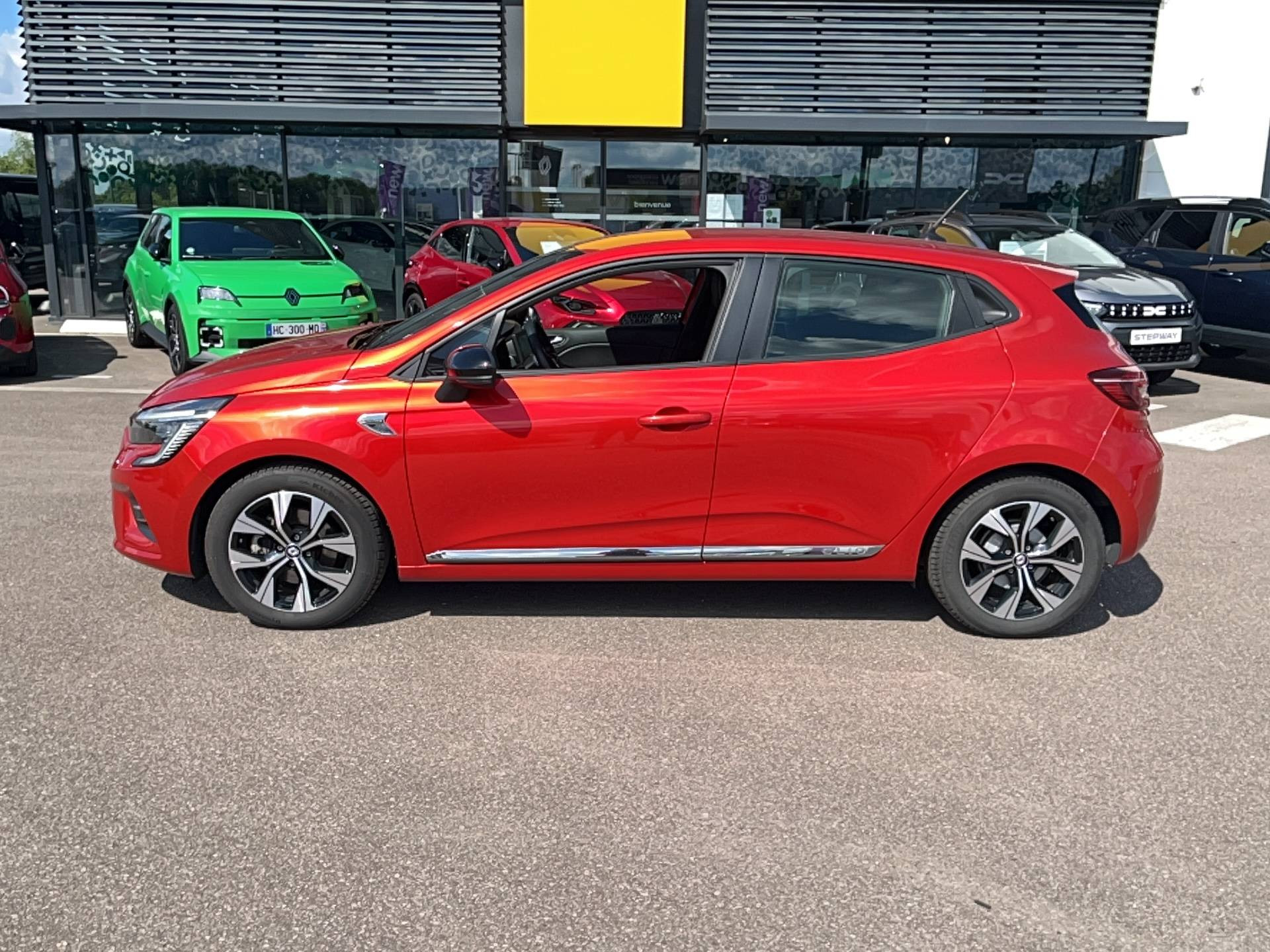 Vente en ligne Renault Clio 5 Clio E-Tech 140 - 21N au prix de 15 991 €