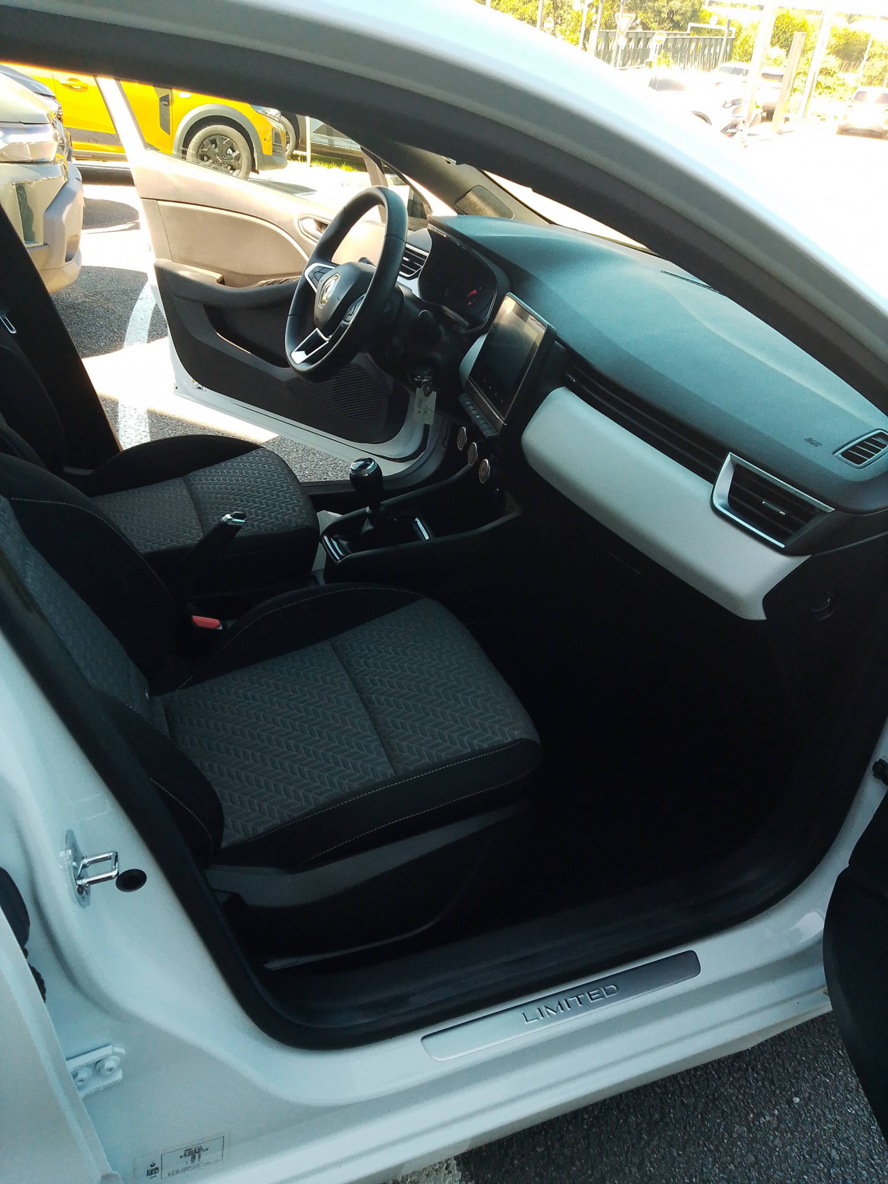 Vente en ligne Renault Clio 5 Clio TCe 90 - 21N au prix de 12 990 €
