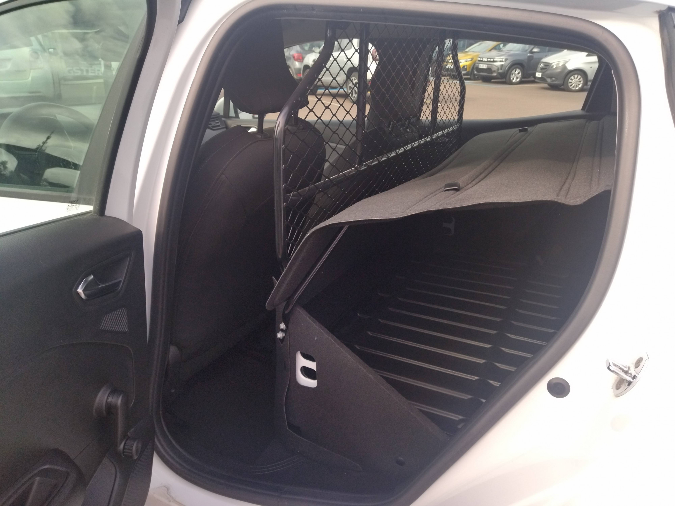 Vente en ligne Renault Clio 5 CLIO SOCIETE BLUE DCI 85 au prix de 12 588 €