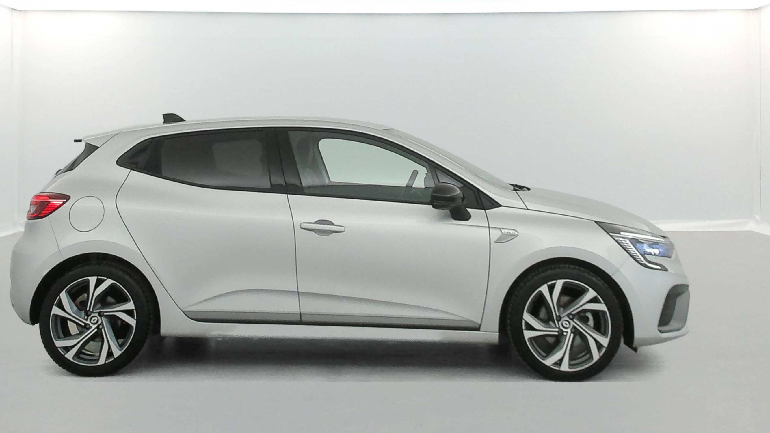 Vente en ligne Renault Clio 5 Clio E-Tech hybride 145 au prix de 17 490 €