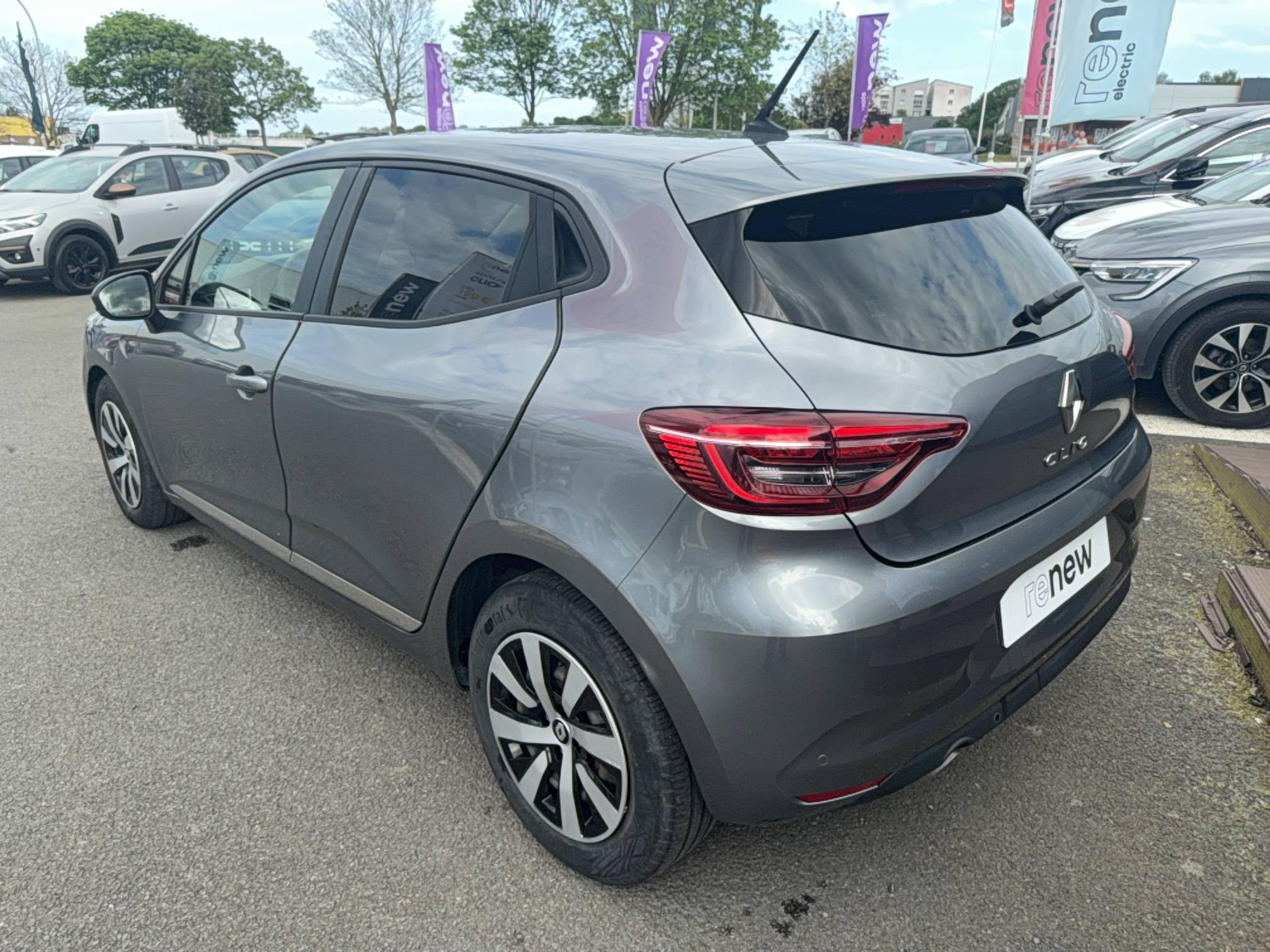 Vente en ligne Renault Clio 5 Clio TCe 90 au prix de 14 990 €