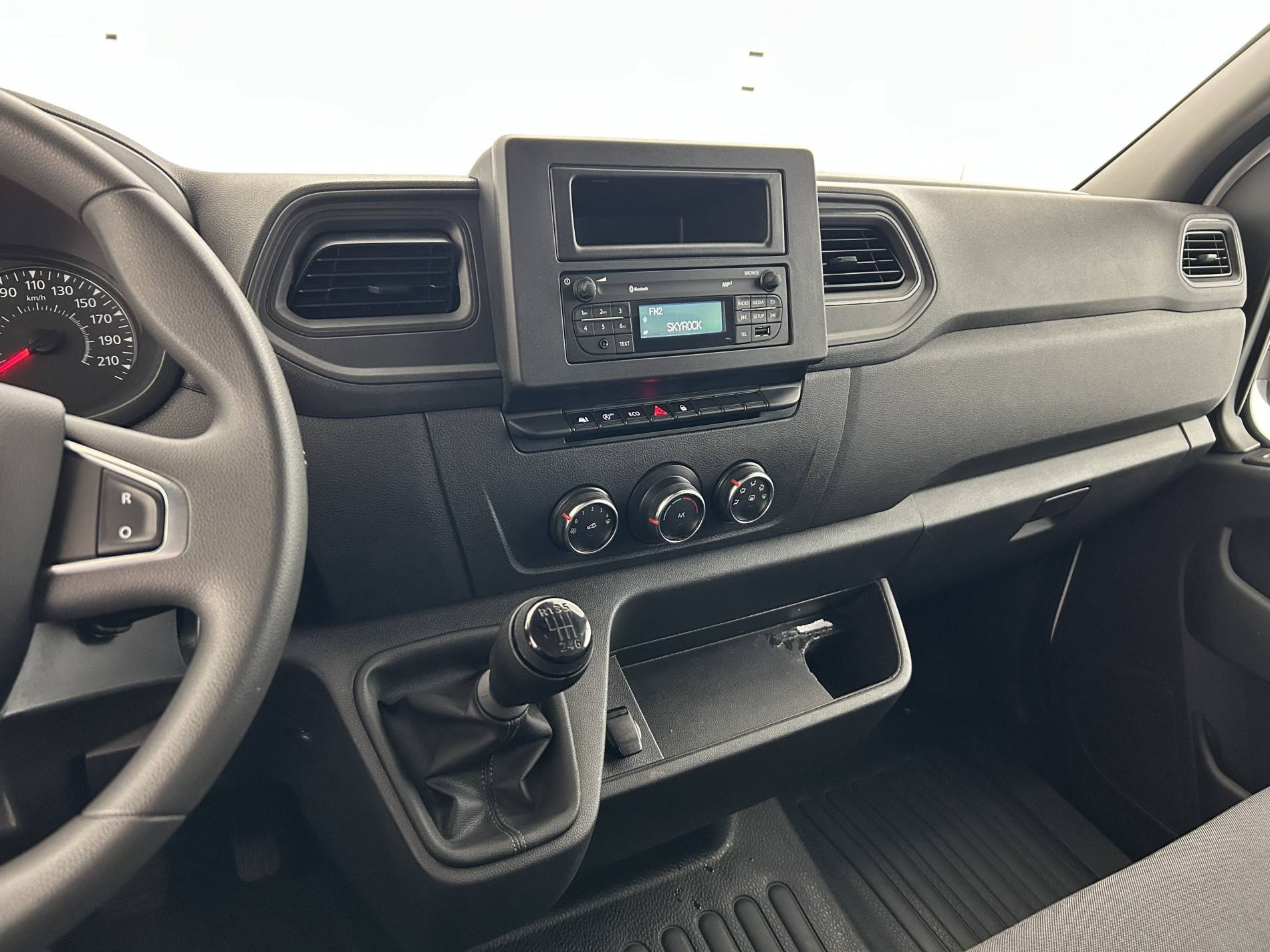 Vente en ligne Renault Master Fourgon MASTER FGN TRAC F3300 L2H2 BLUE DCI 150 au prix de 24 690 €