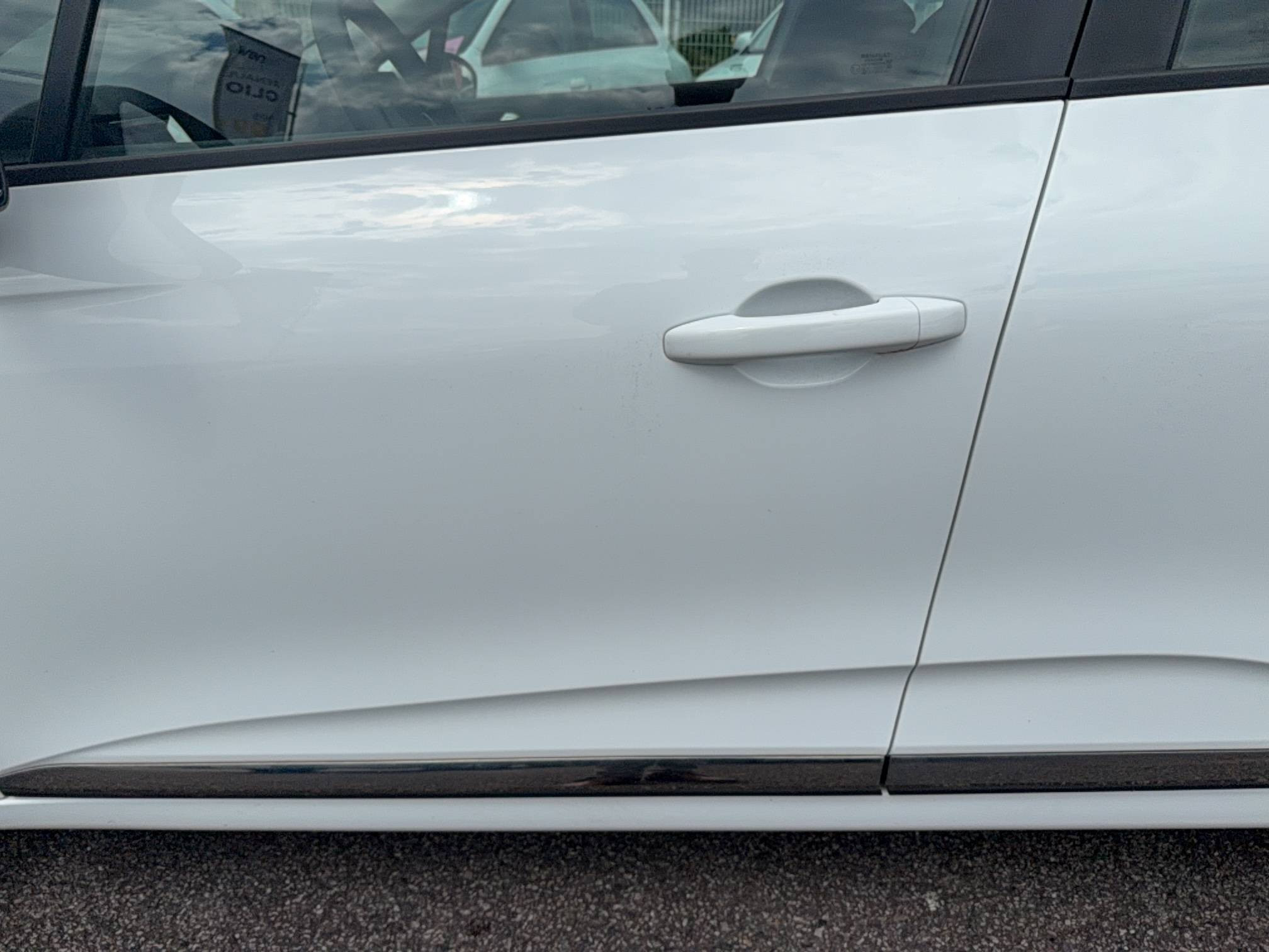 Vente en ligne Renault Clio 5 Clio E-Tech 140 - 21N au prix de 13 290 €
