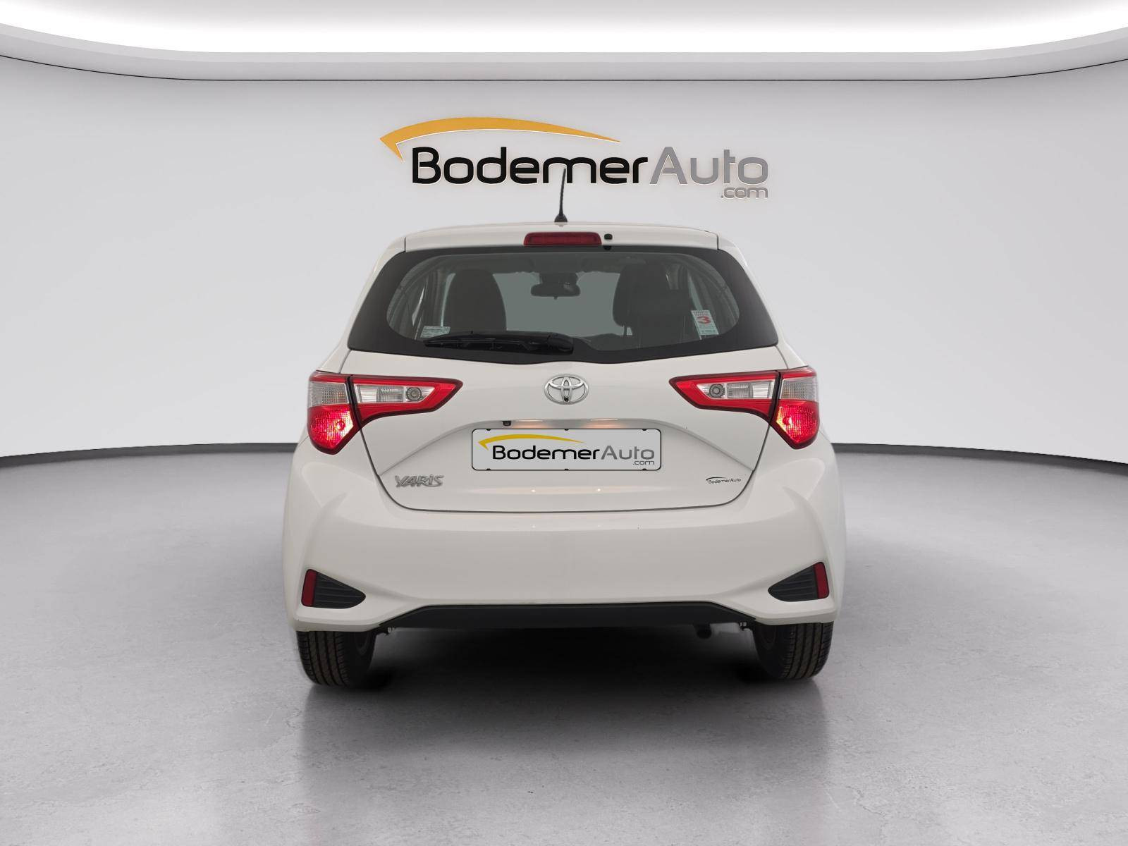 Vente en ligne Toyota Yaris Yaris Pro 110 VVT-i CVT au prix de 12 990 €