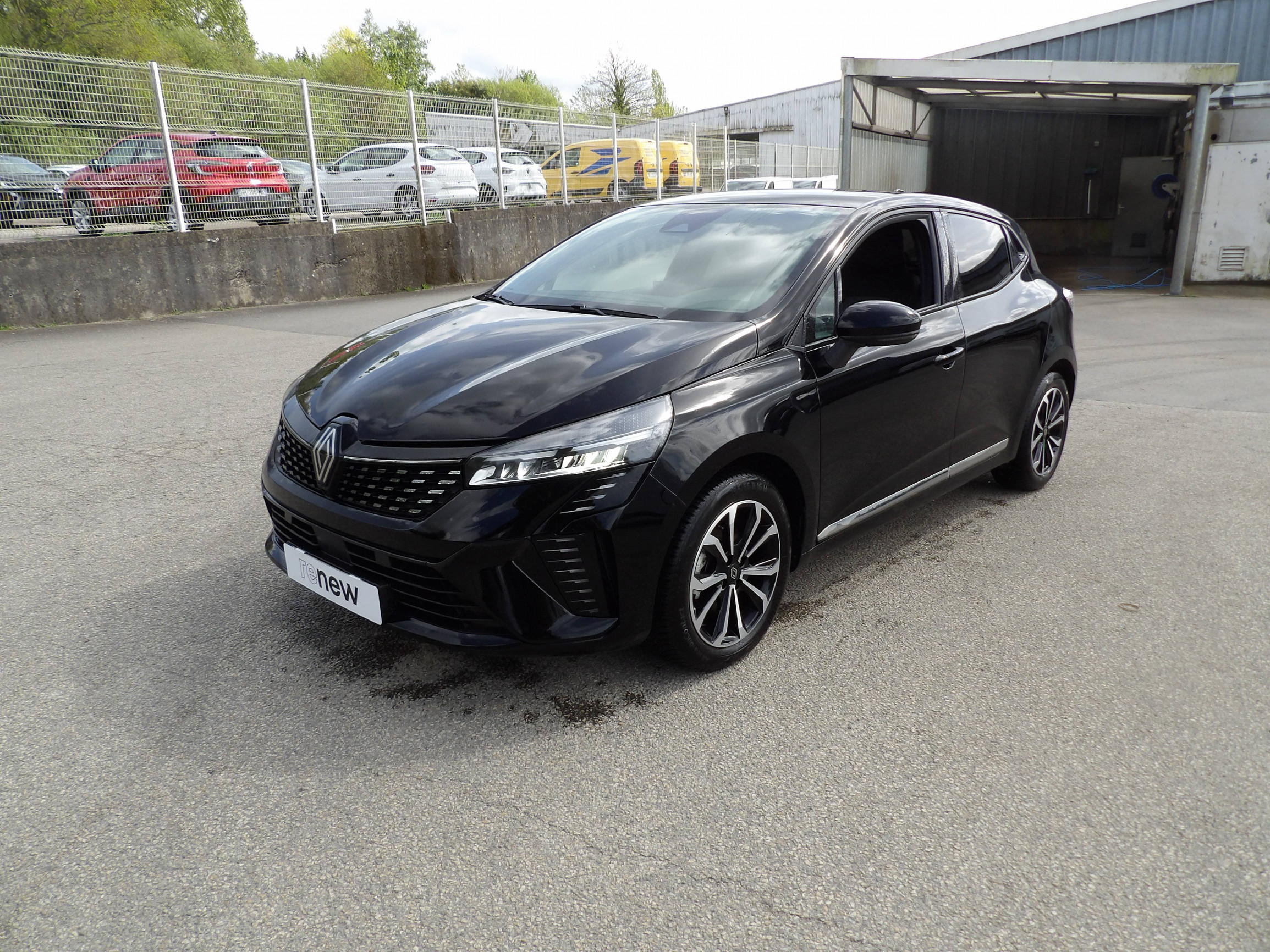 Renault Clio 5 Clio E-Tech full hybrid 145 occasion de 2023 en vente à Morlaix