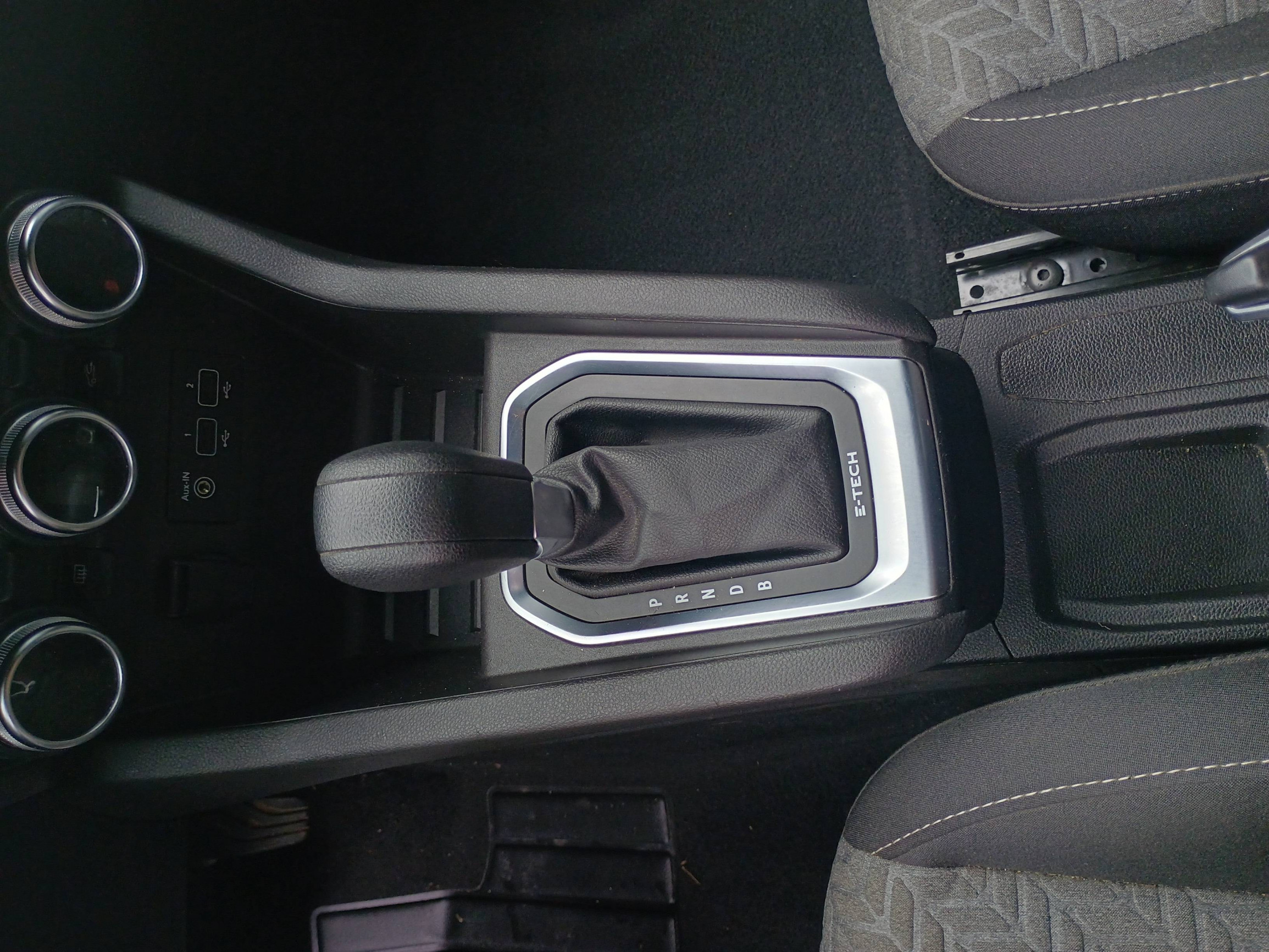 Vente en ligne Renault Clio 5 Clio E-Tech 140 - 21N au prix de 15 490 €