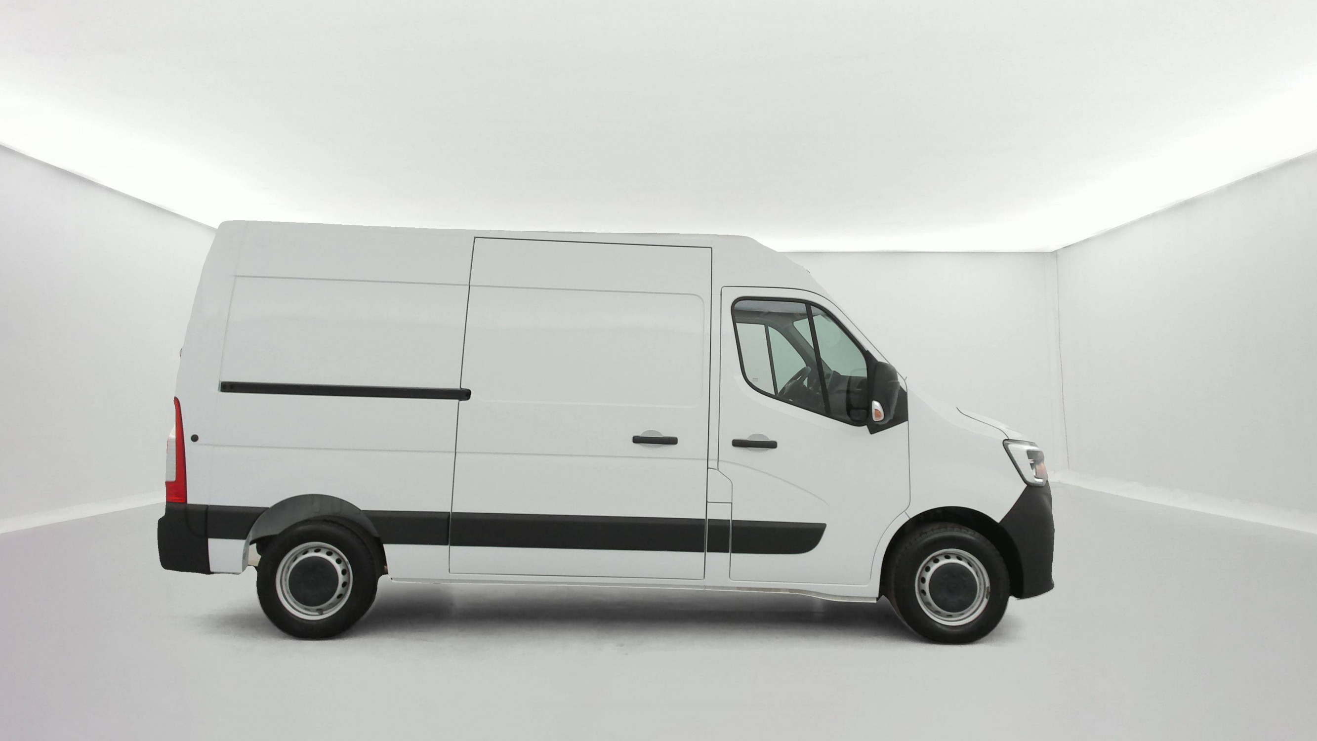 Vente en ligne Renault Master Fourgon MASTER FGN TRAC F3500 L2H2 BLUE DCI 135 au prix de 24 990 €