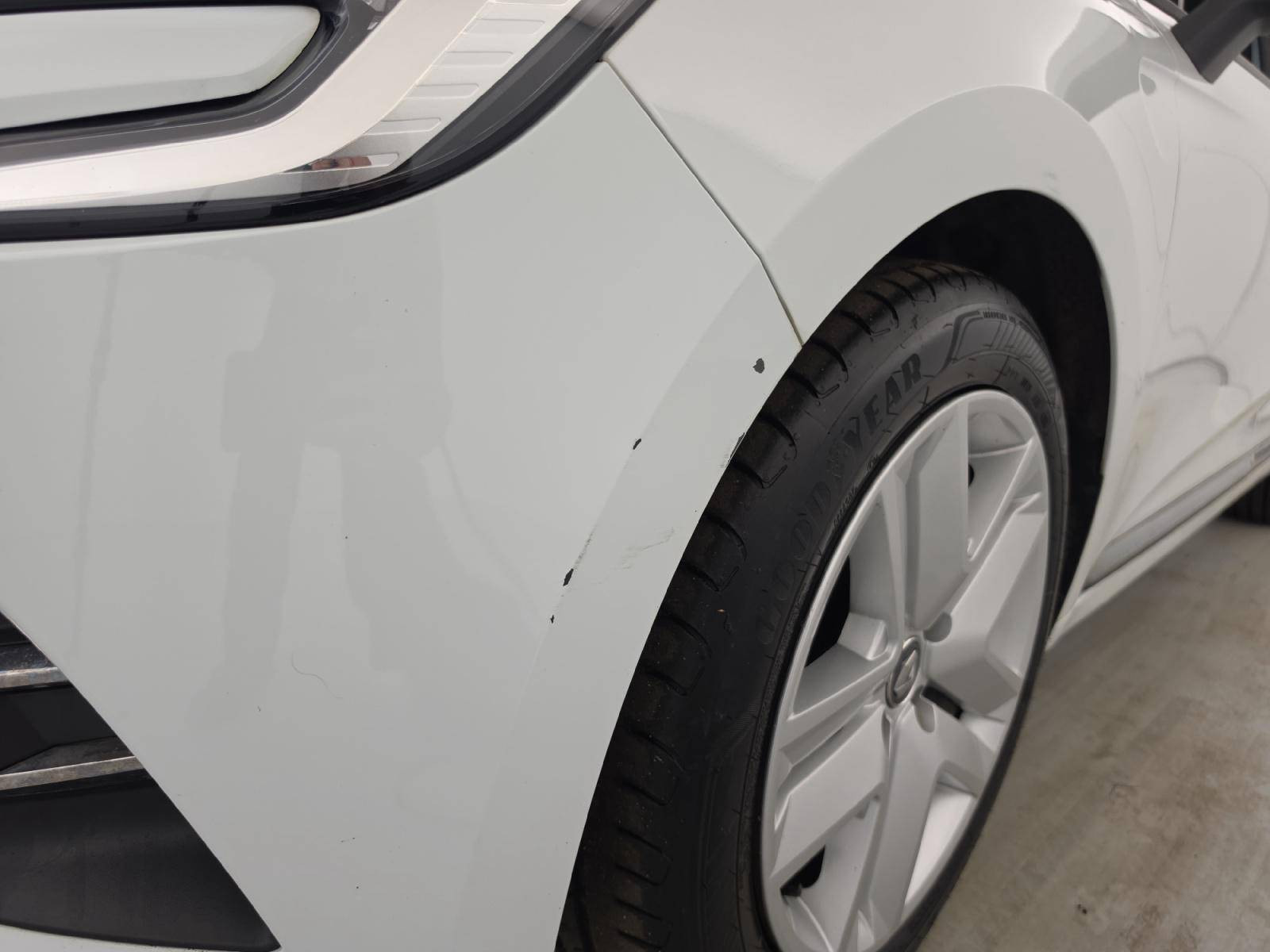 Vente en ligne Renault Clio 5 Clio E-Tech 140 au prix de 13 990 €