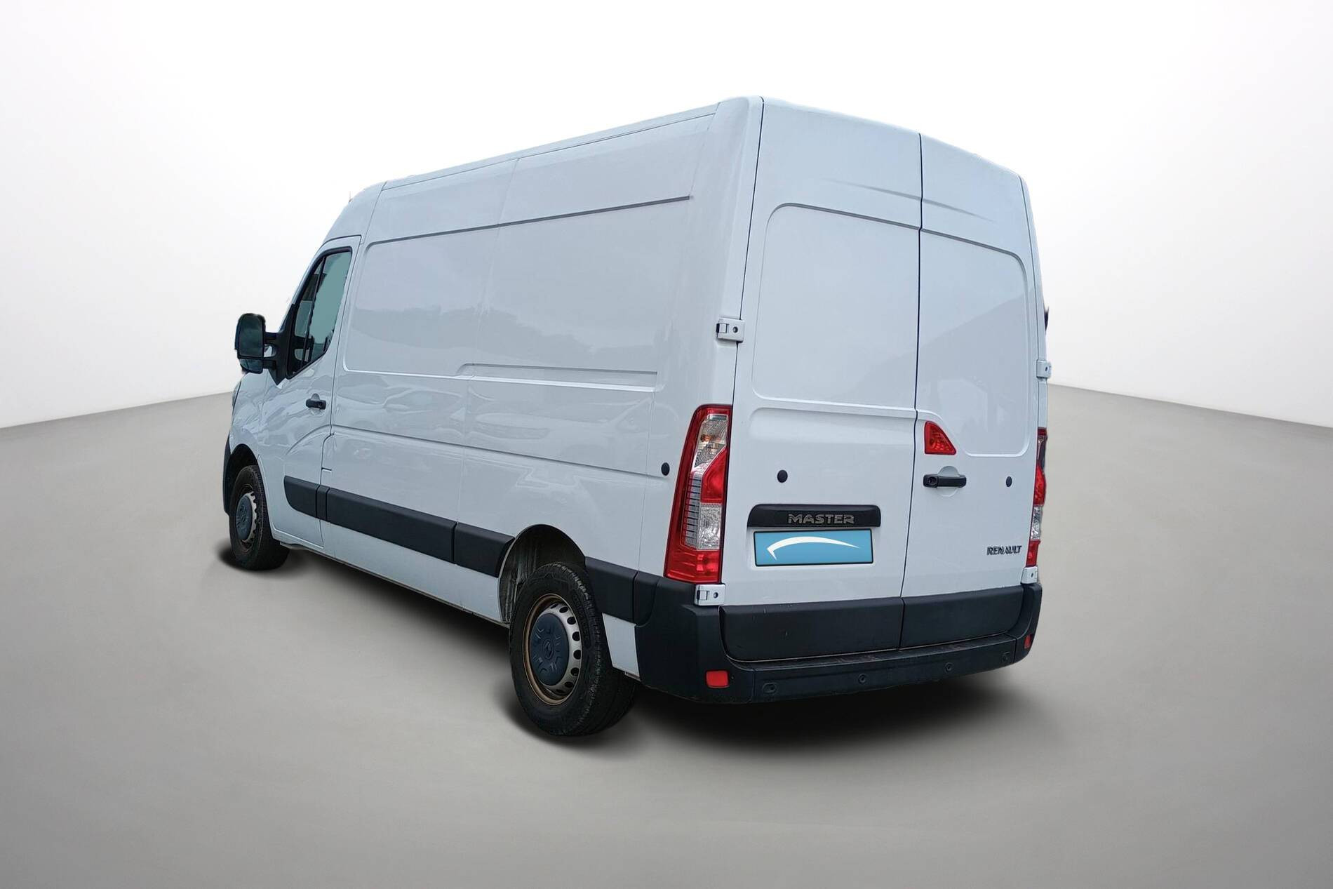Vente en ligne Renault Master Fourgon MASTER FGN TRAC F3500 L2H2 BLUE DCI 135 au prix de 22 980 €