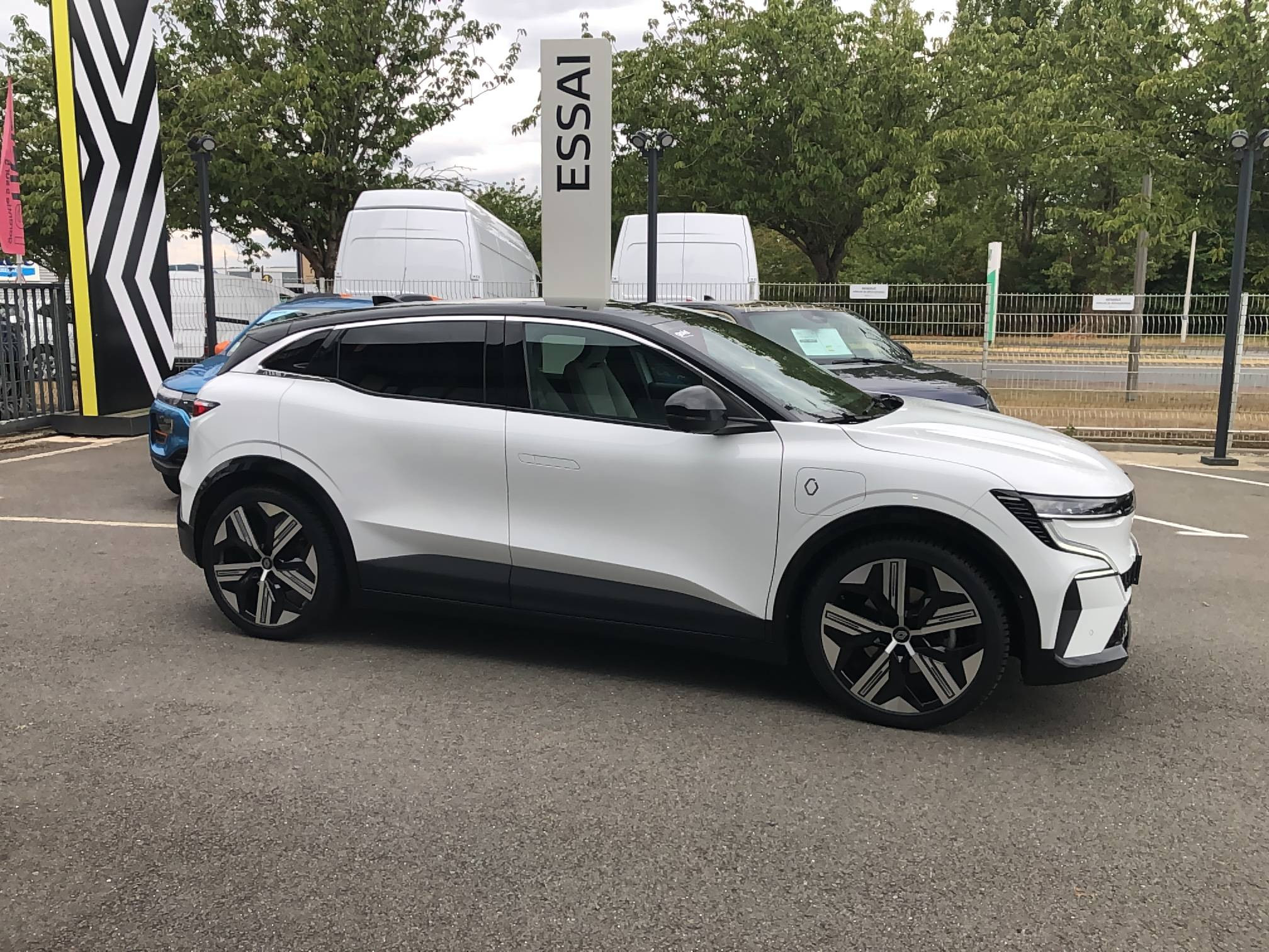Vente en ligne Renault Megane E-Tech  EV60 220 ch super charge au prix de 26 990 €