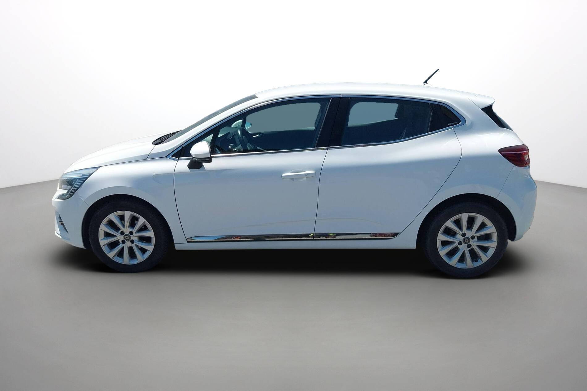 Vente en ligne Renault Clio 5 Clio TCe 100 au prix de 13 390 €