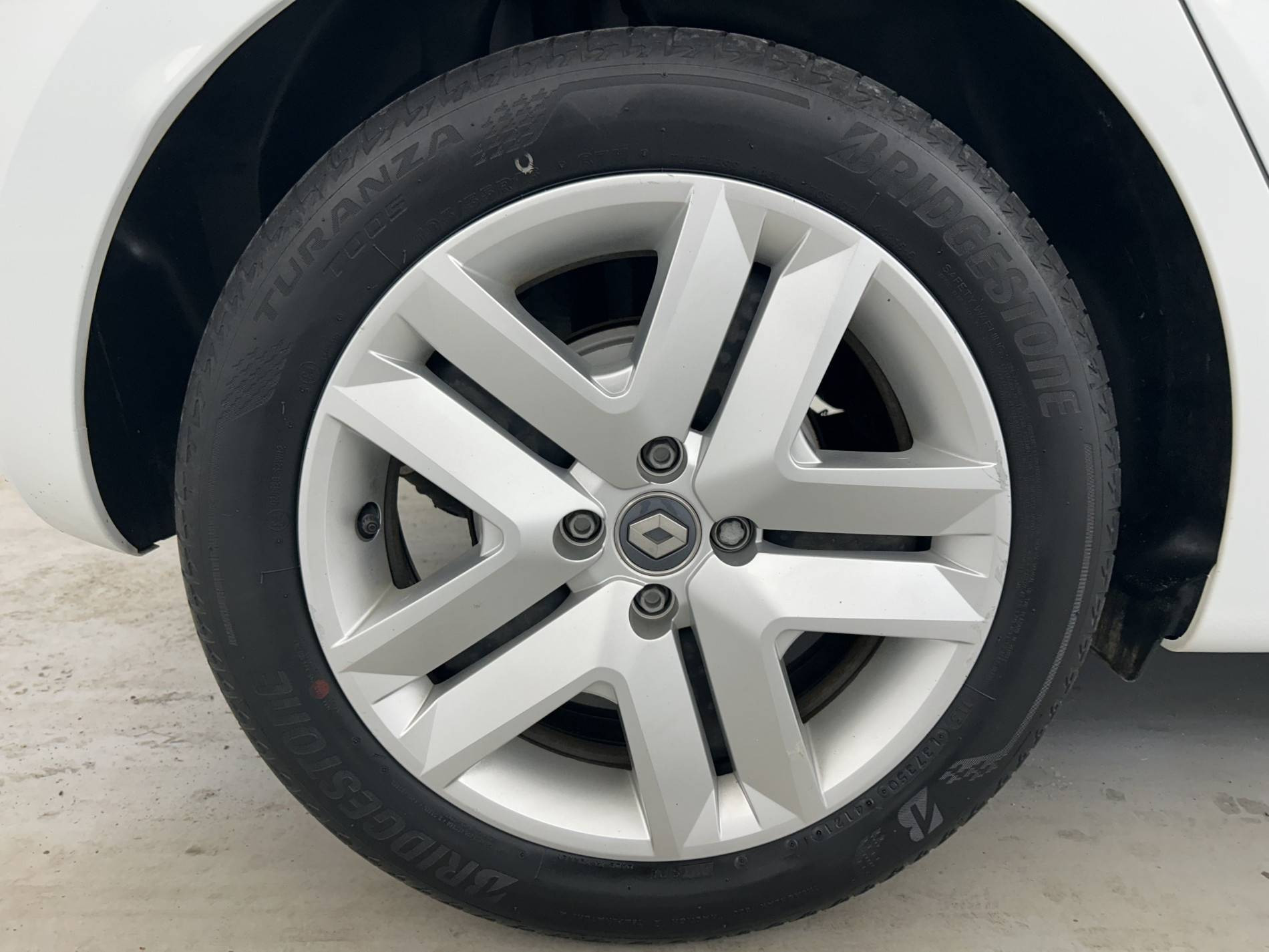 Vente en ligne Renault Clio 5 Clio E-Tech 140 - 21N au prix de 16 590 €