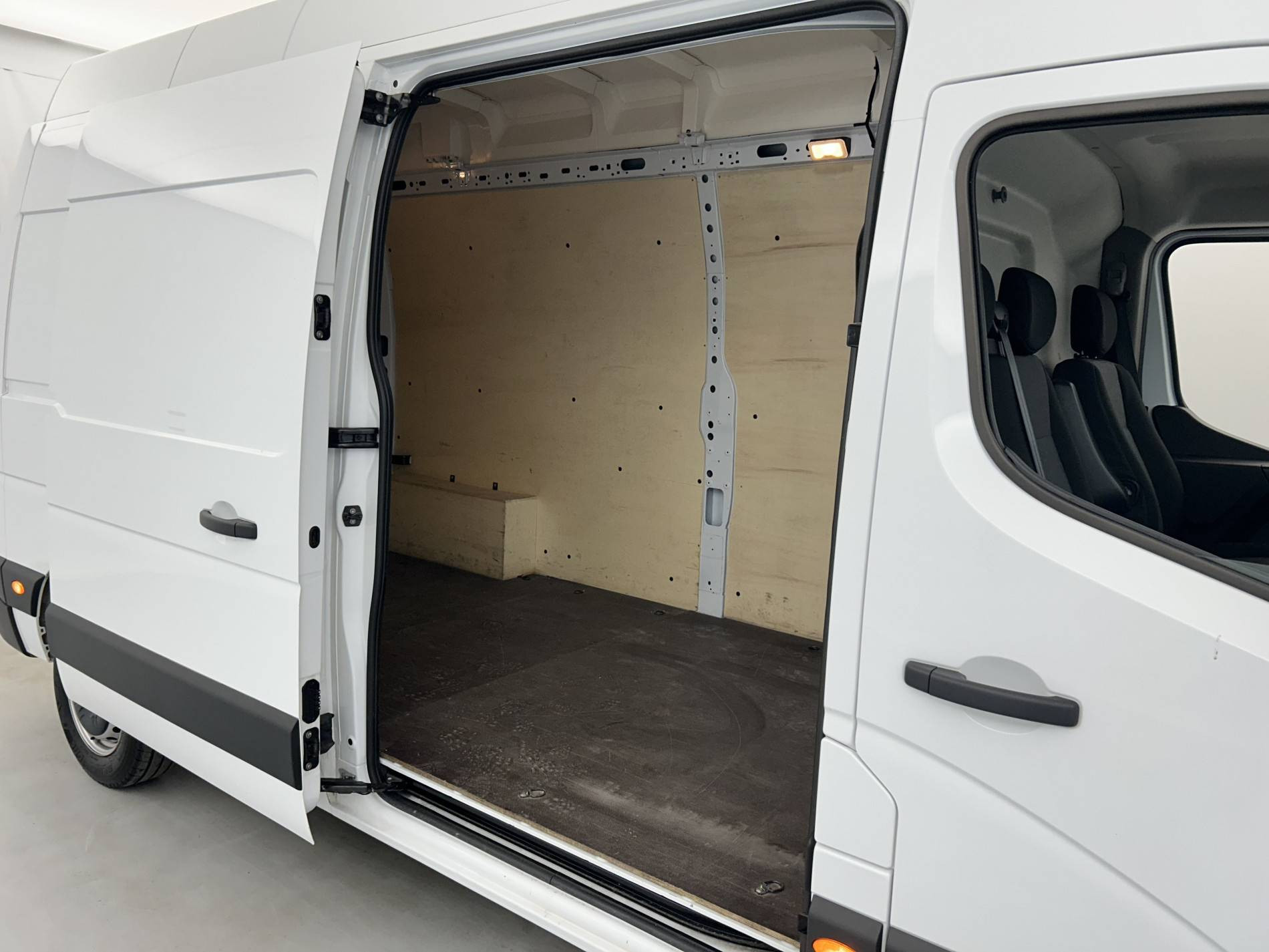 Vente en ligne Renault Master Fourgon MASTER FGN TRAC F3500 L3H3 BLUE DCI 135 au prix de 28 990 €