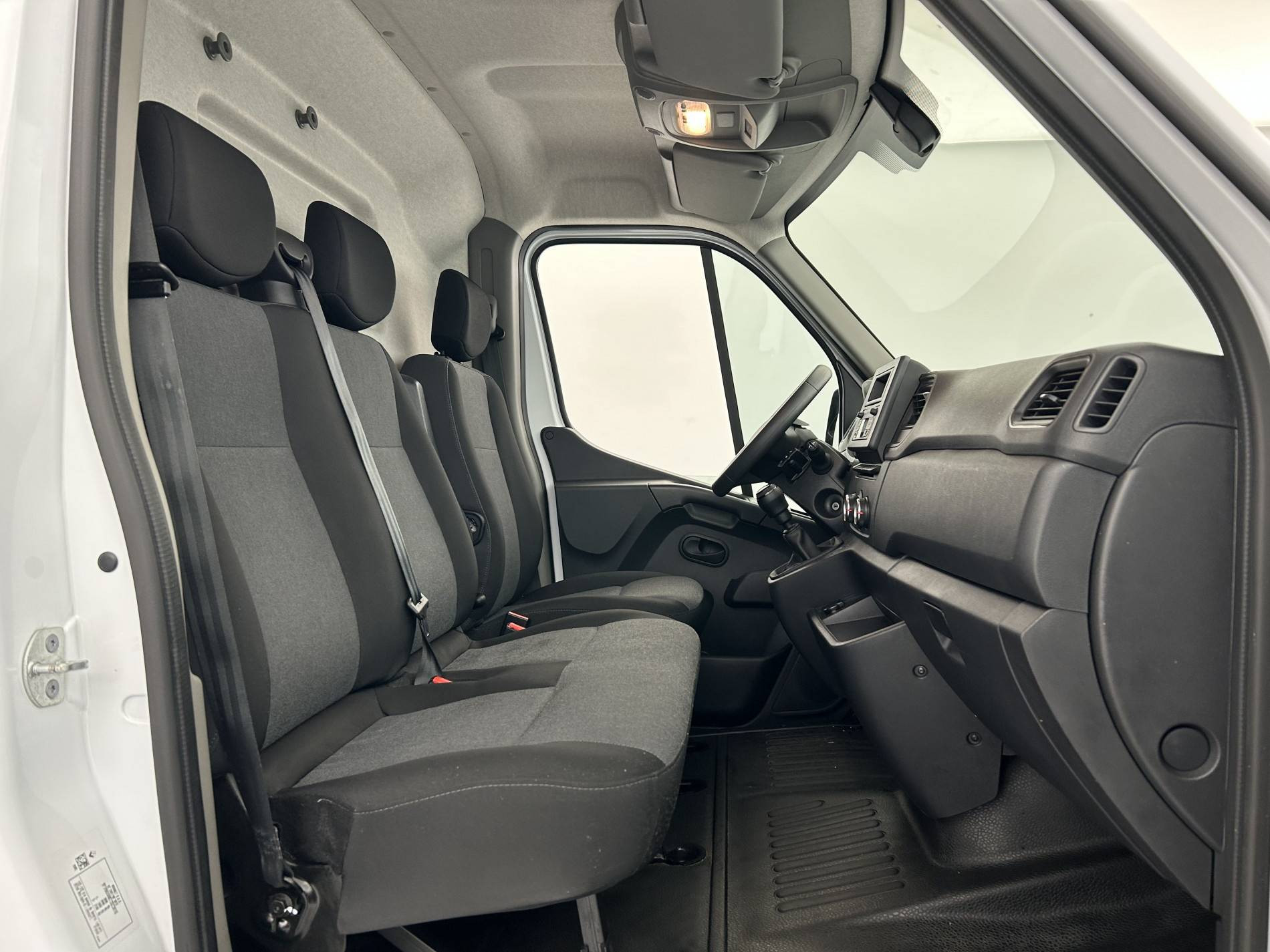 Vente en ligne Renault Master Fourgon MASTER FGN TRAC F3500 L2H2 BLUE DCI 135 au prix de 23 200 €