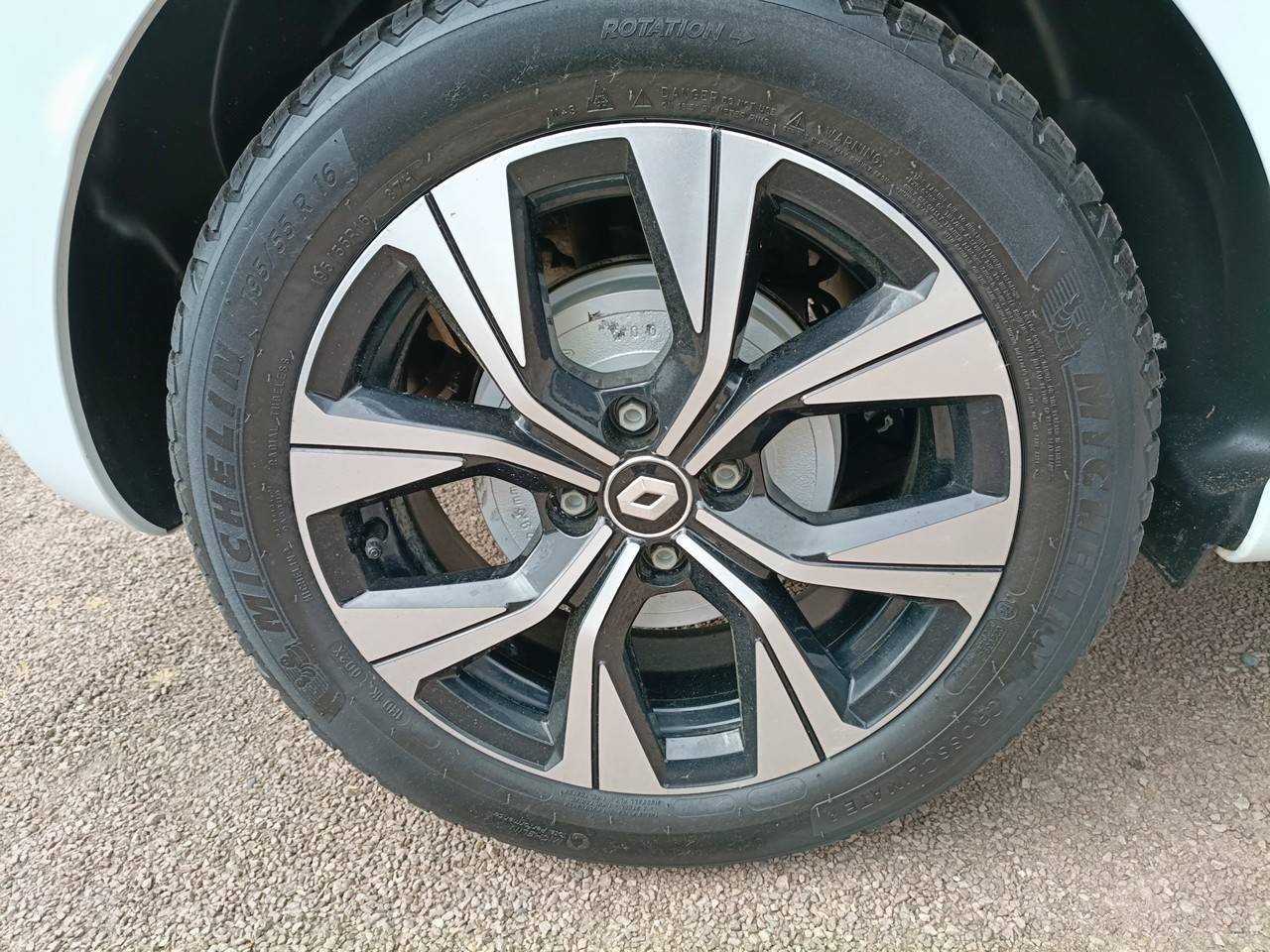 Vente en ligne Renault Clio 5 Clio E-Tech full hybrid 145 au prix de 16 490 €