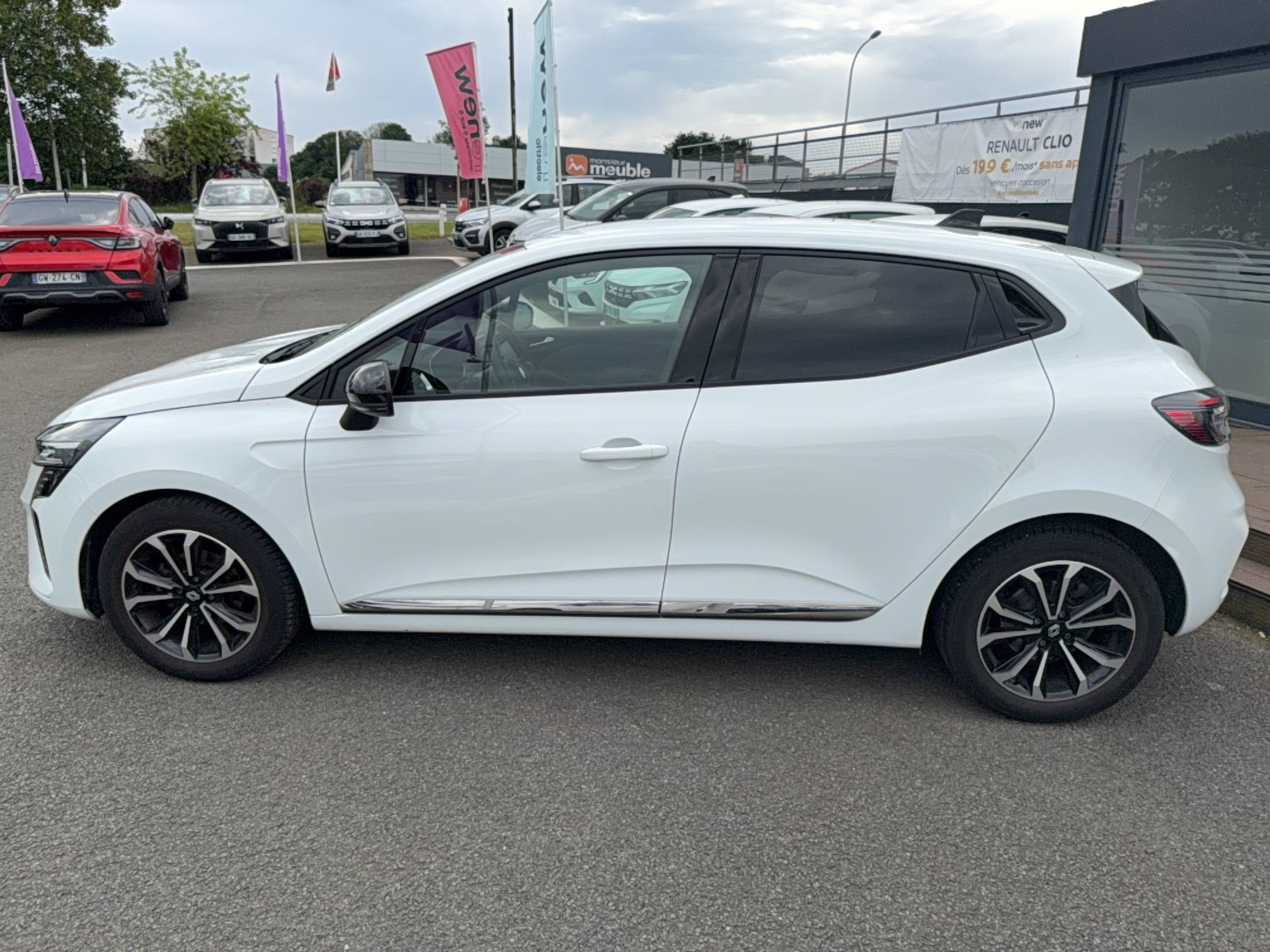 Vente en ligne Renault Clio 5 Clio TCe 90 au prix de 15 890 €