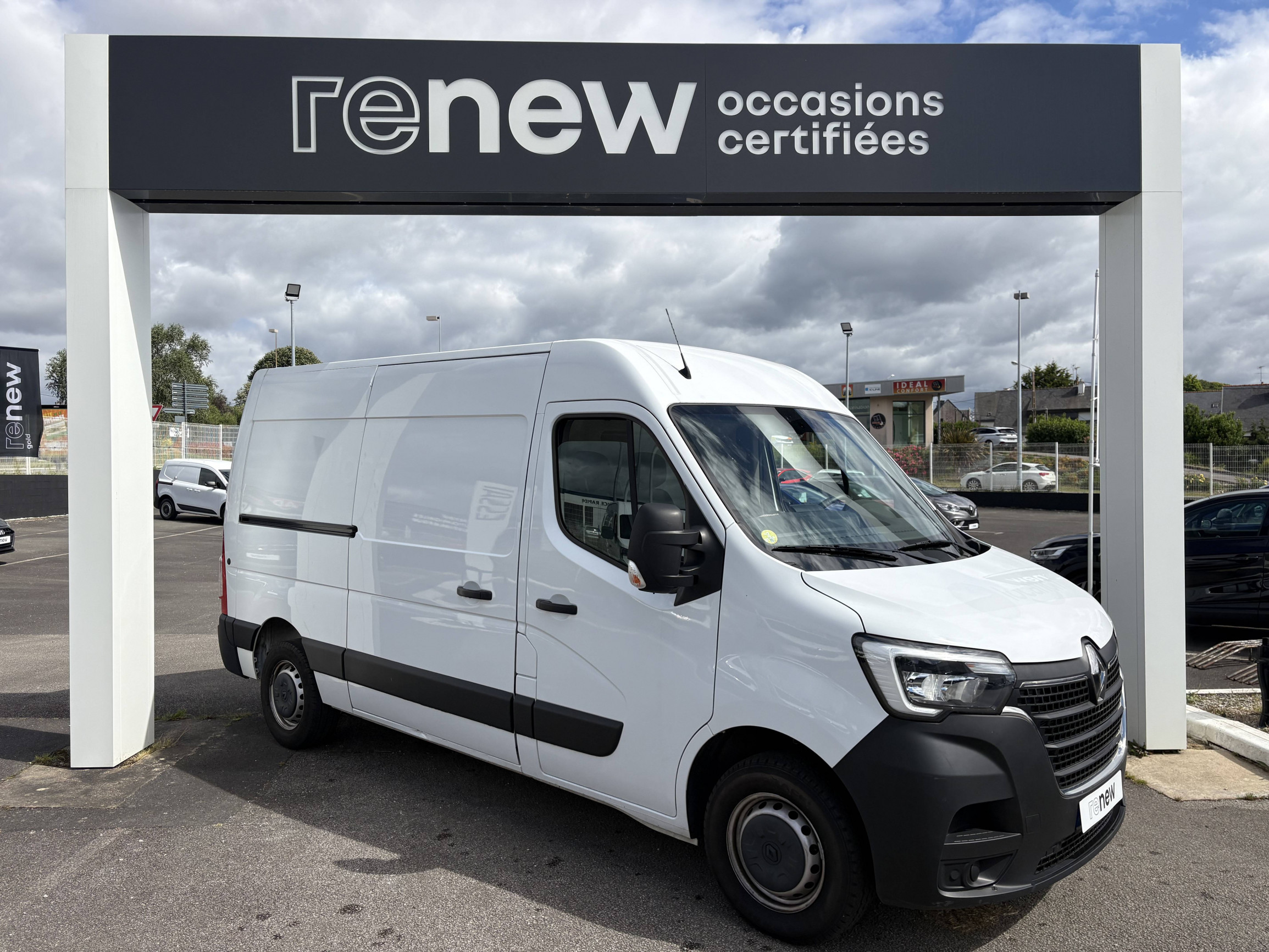 Vente en ligne Renault Master Fourgon MASTER FGN TRAC F3500 L2H2 BLUE DCI 135 au prix de 23 490 €