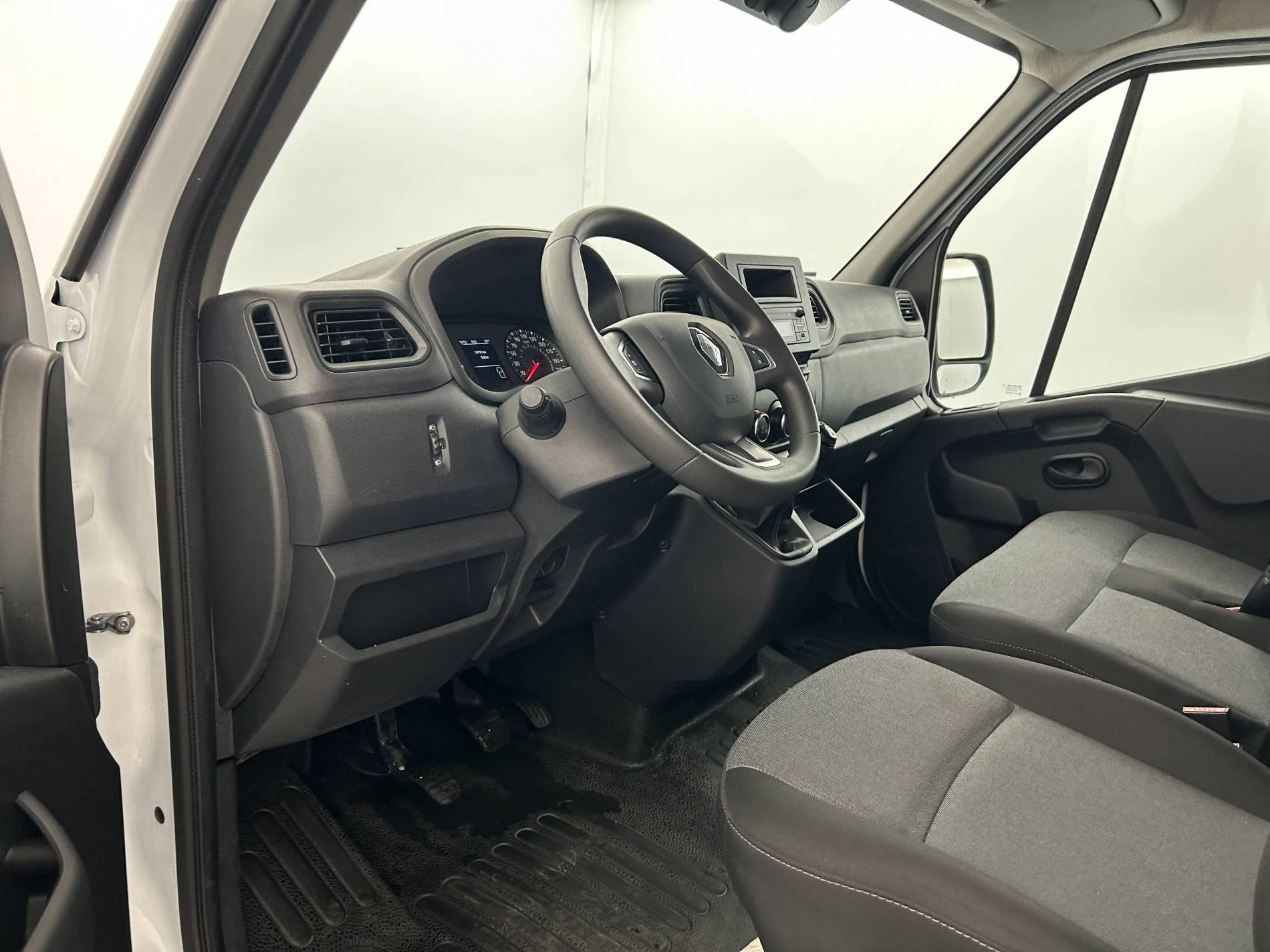 Vente en ligne Renault Master Fourgon  L2H2 BLUE DCI 135  au prix de 25 690 €