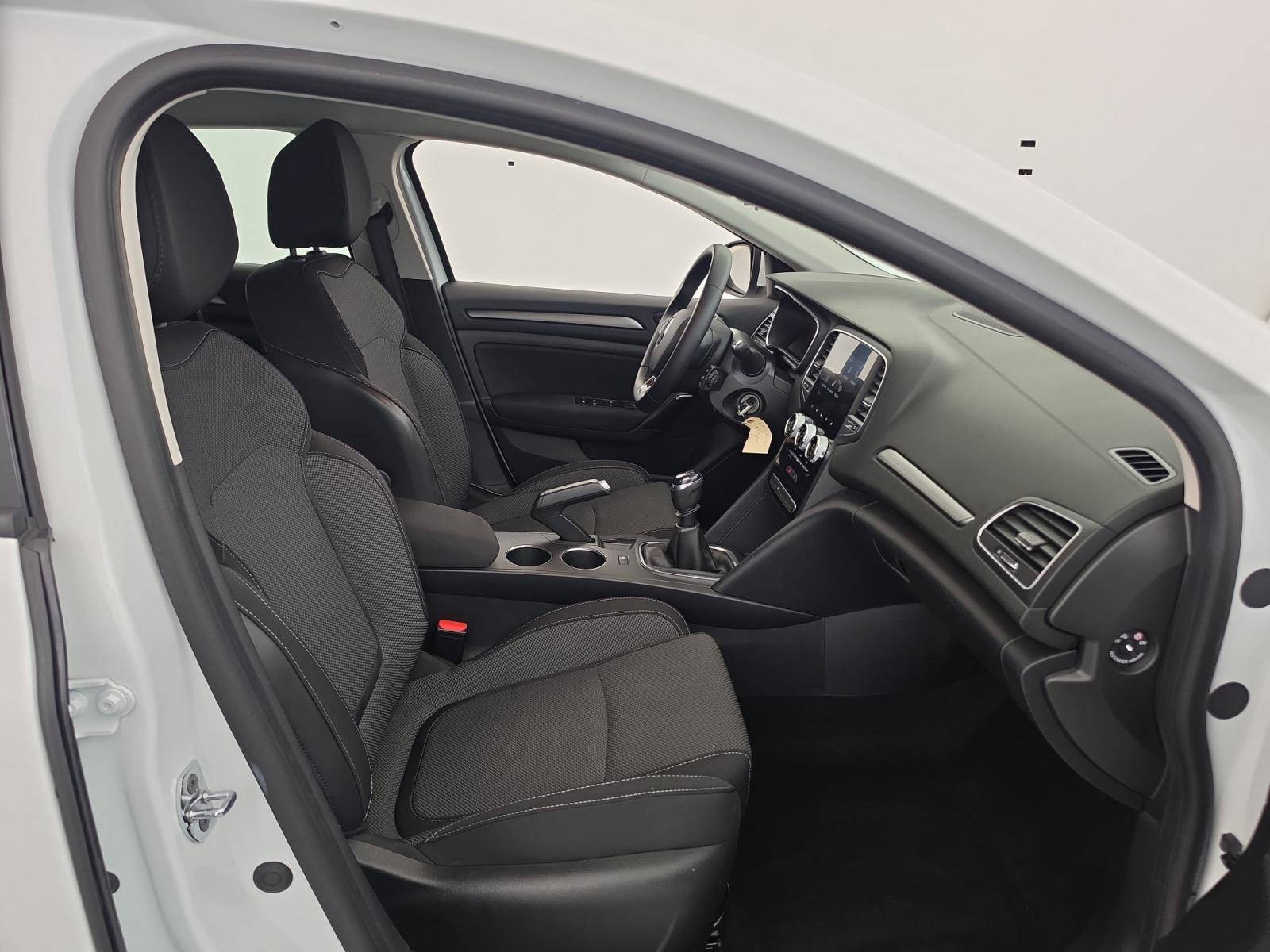 Vente en ligne Renault Megane 4  BLUE DCI 115 au prix de 13 900 €