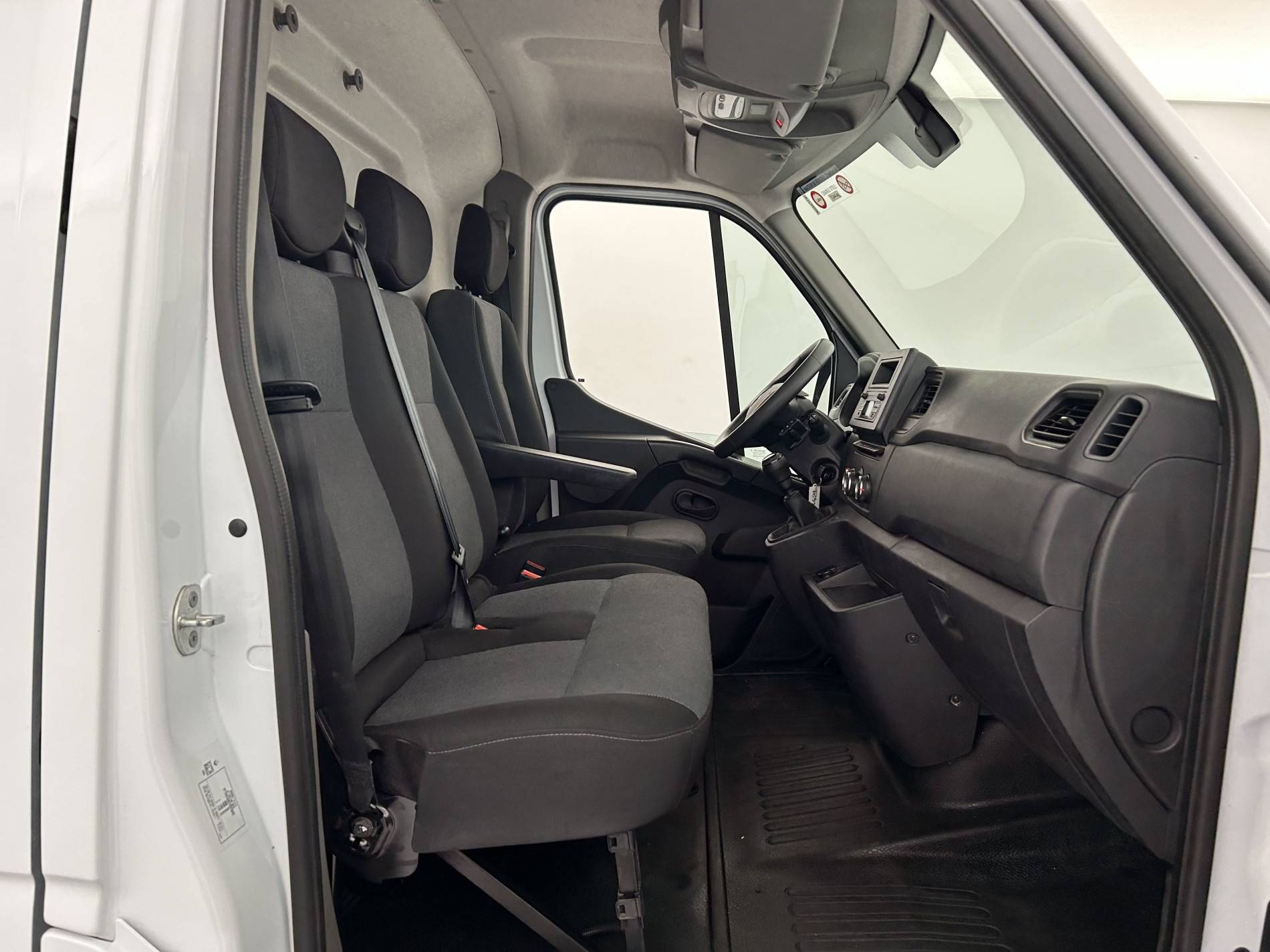 Vente en ligne Renault Master Fourgon MASTER FGN TRAC F3500 L2H2 BLUE DCI 135 au prix de 24 990 €