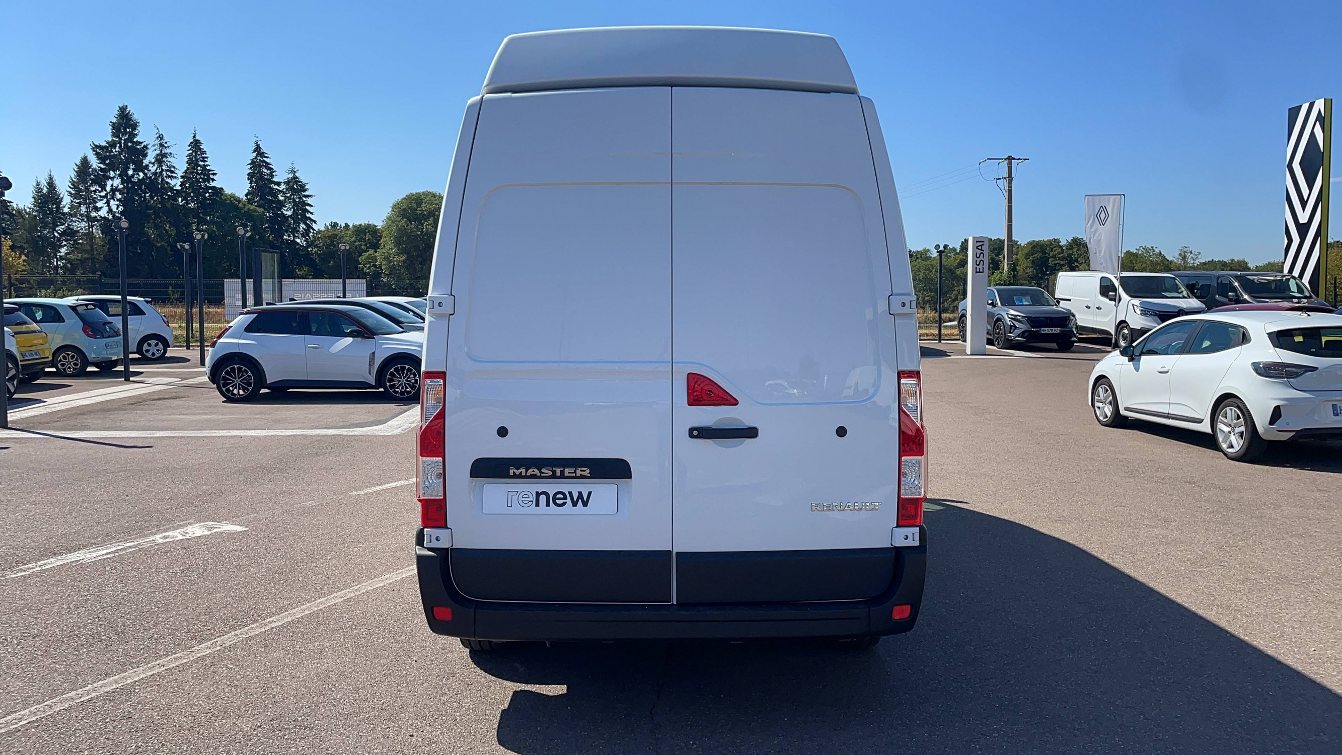 Vente en ligne Renault Master Fourgon MASTER FGN TRAC F3500 L3H3 BLUE DCI 135 au prix de 25 700 €