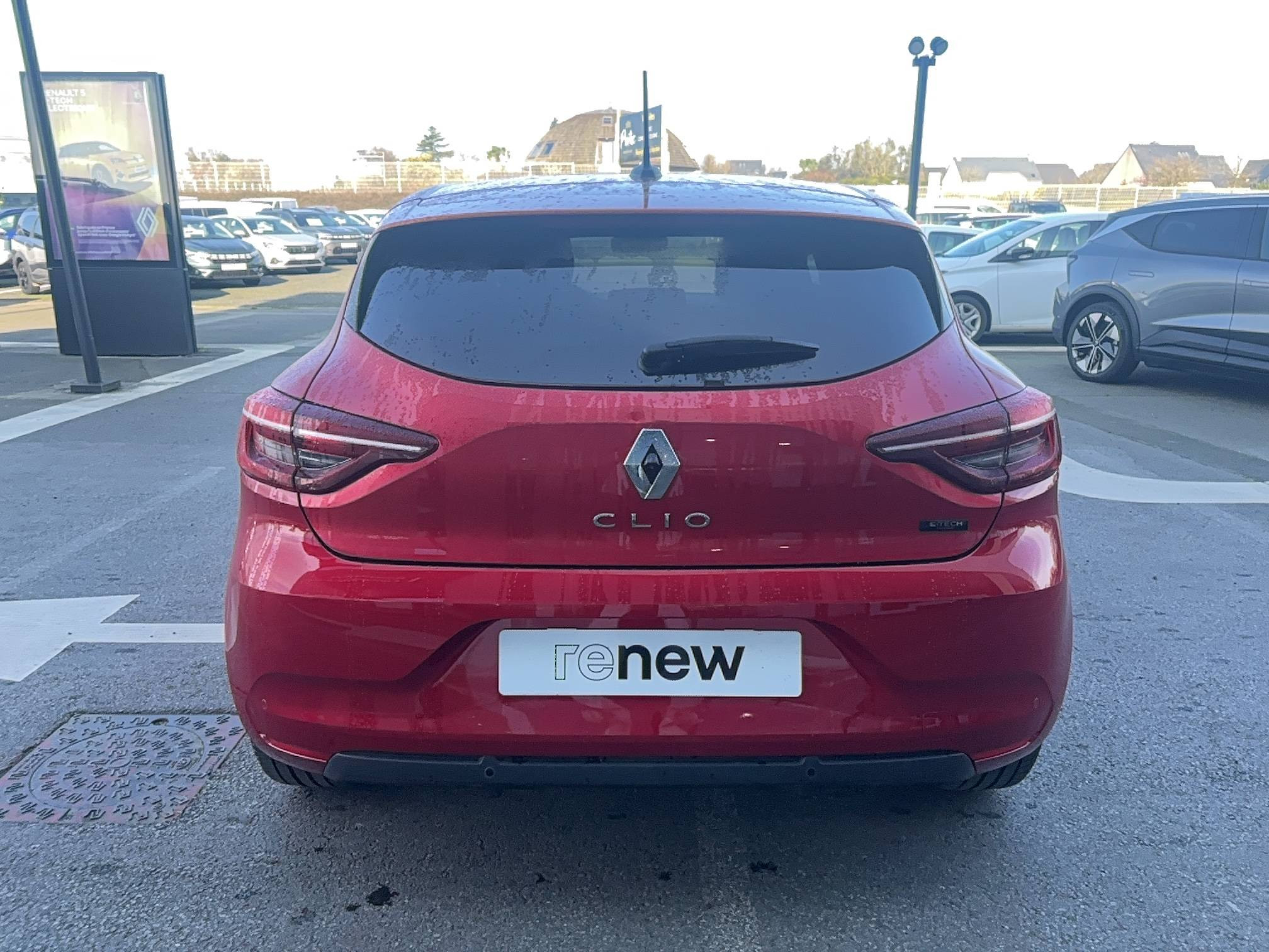 Vente en ligne Renault Clio 5 Clio E-Tech full hybrid 145 au prix de 15 490 €