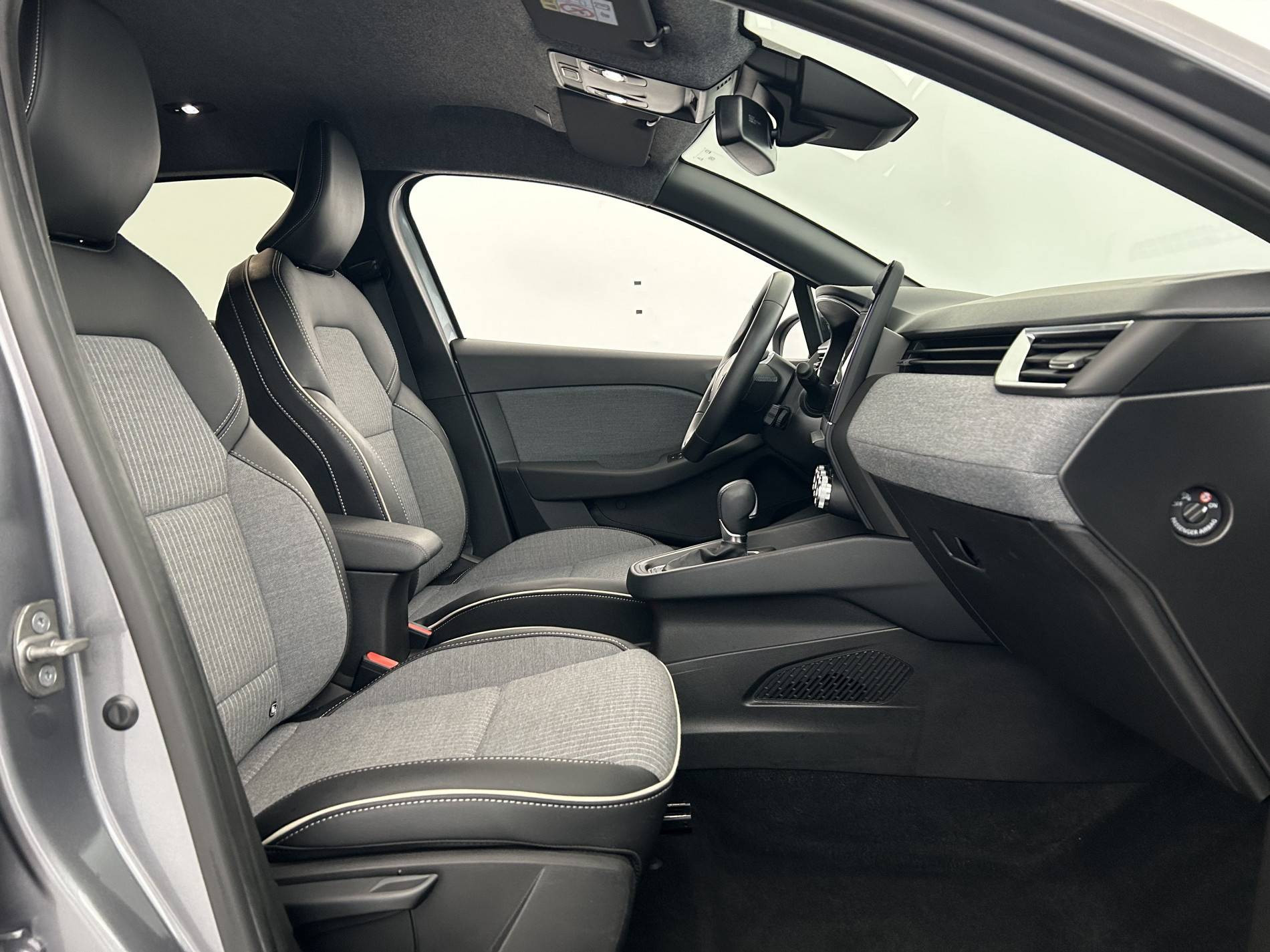 Vente en ligne Renault Clio 5 Clio E-Tech full hybrid 145 au prix de 19 290 €