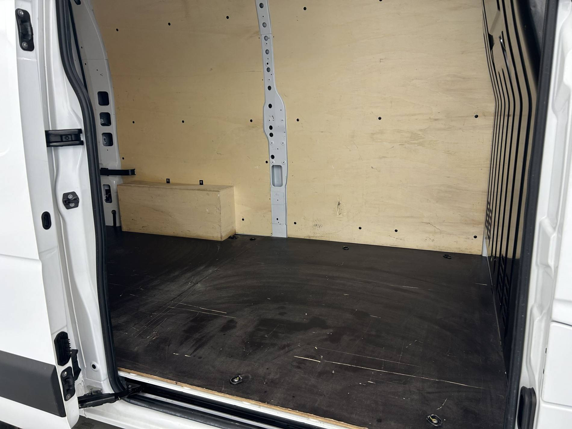 Vente en ligne Renault Master Fourgon MASTER FGN TRAC F3500 L2H2 BLUE DCI 135 au prix de 26 900 €