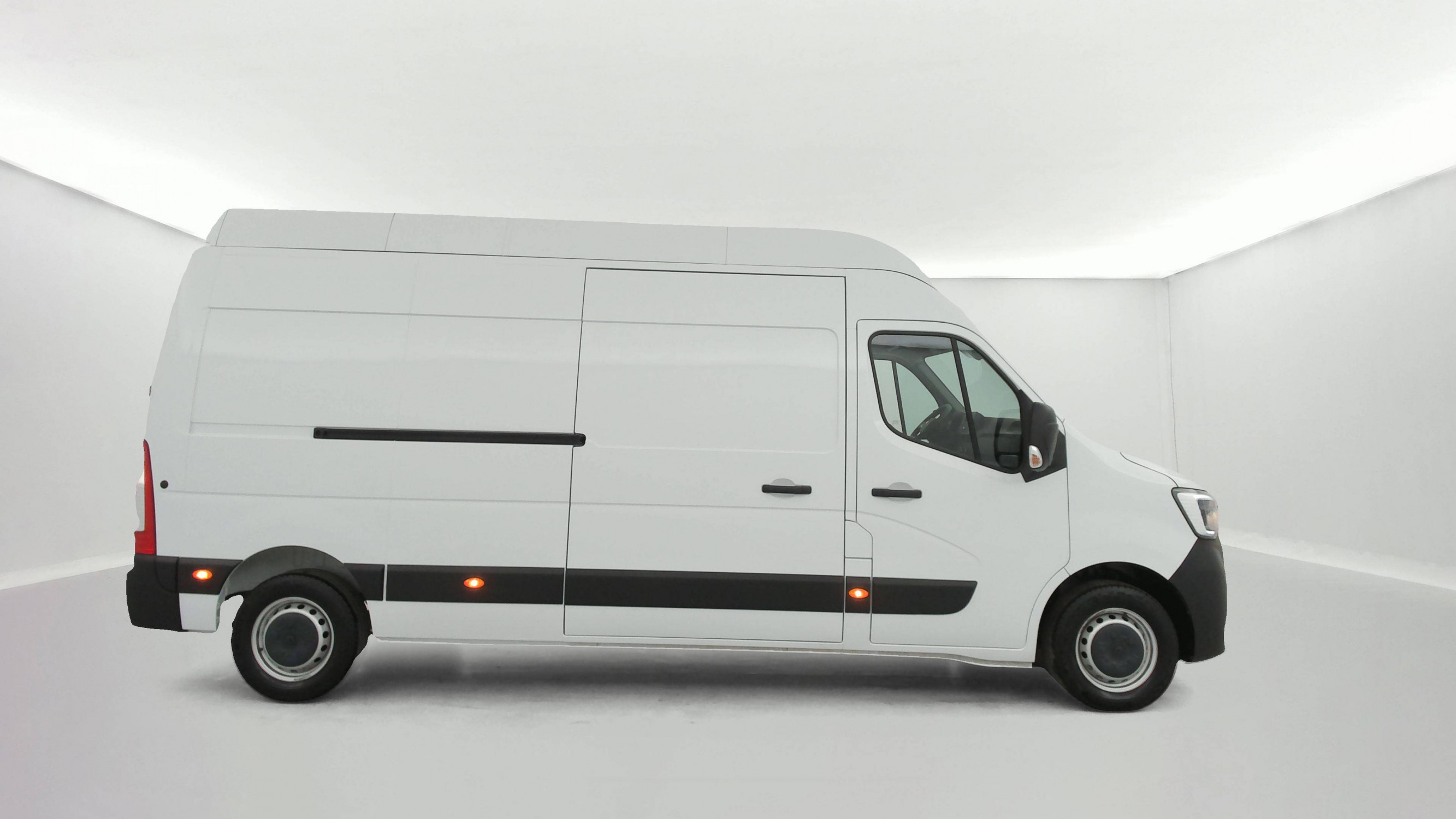 Vente en ligne Renault Master Fourgon MASTER FGN TRAC F3500 L3H3 BLUE DCI 135 au prix de 28 790 €