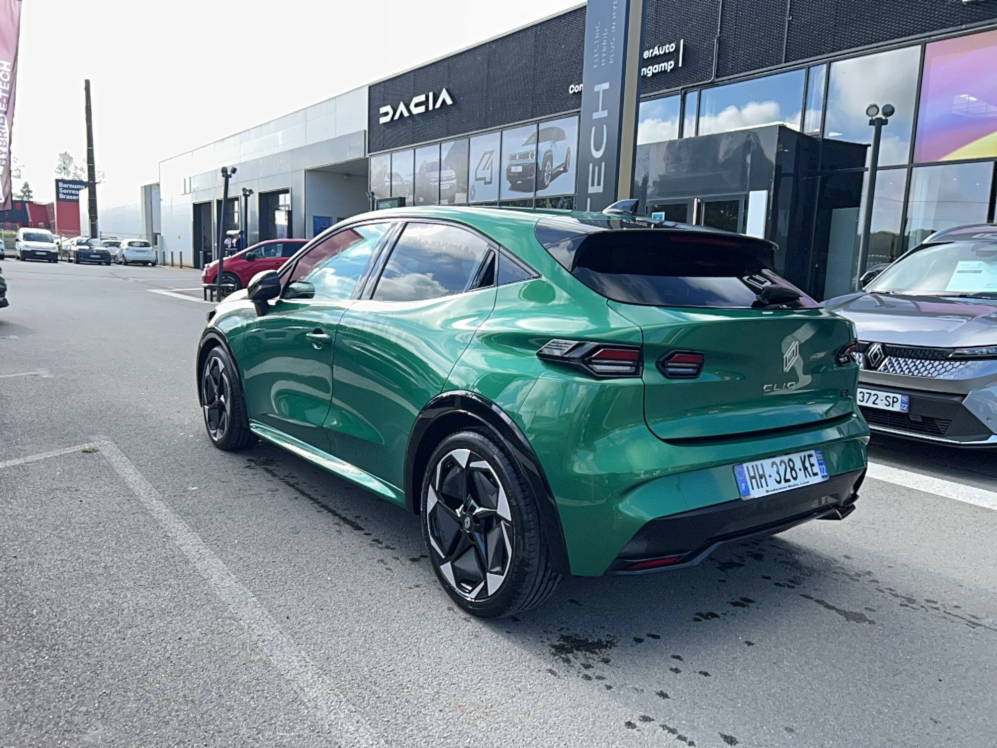 Vente en ligne Renault Clio 6 Clio E-Tech full hybrid 160 ch au prix de 27 490 €