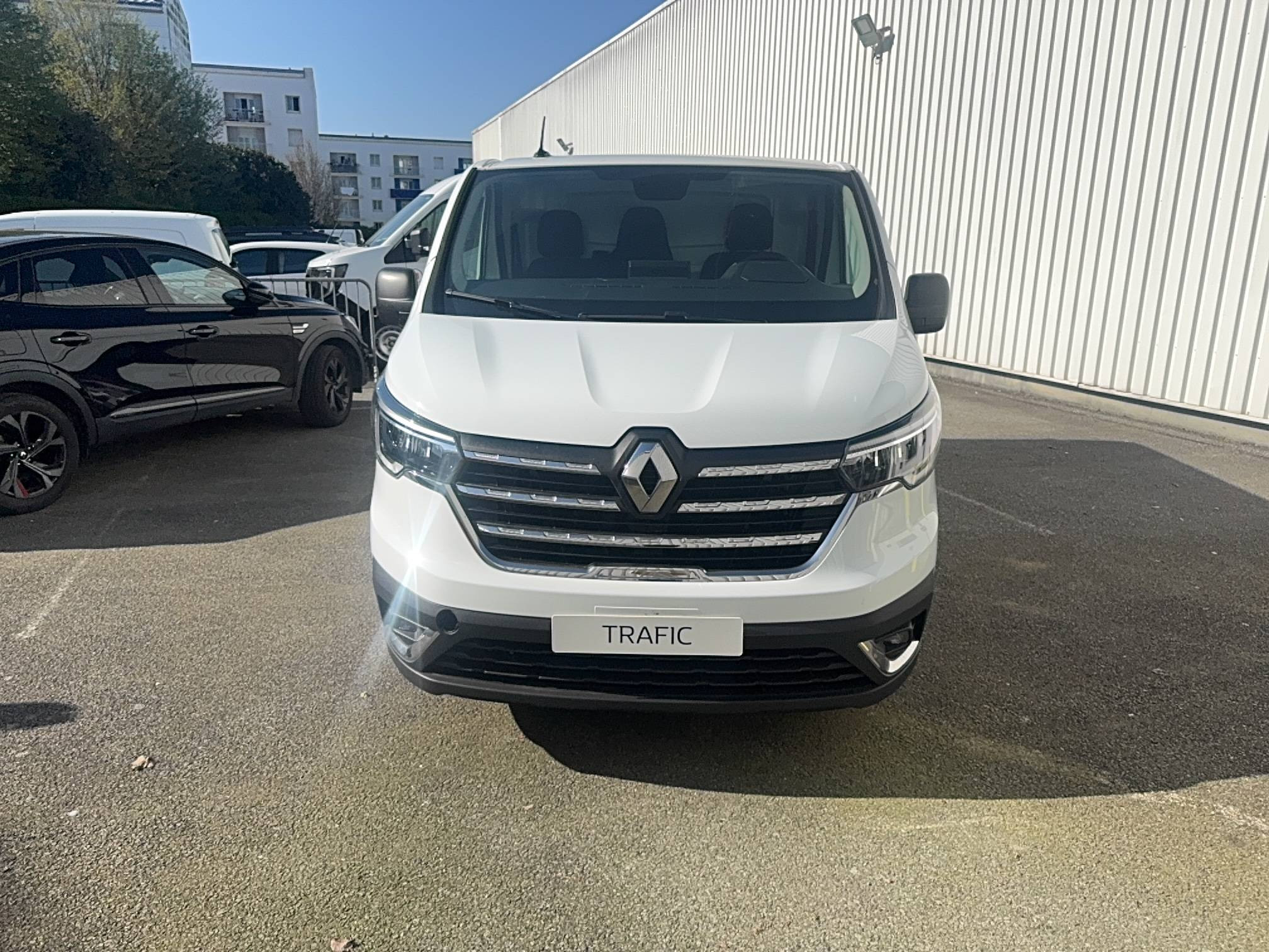 Vente en ligne Renault Trafic Van E-Tech FG GCF L1H1 52kWh AC22 au prix de 36 490 €