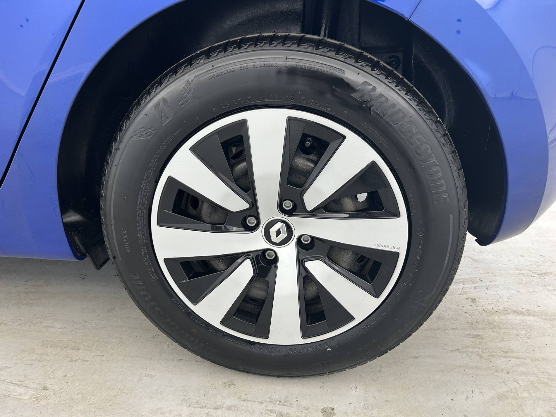 Vente en ligne Renault Clio 5 Clio TCe 90 au prix de 13 690 €