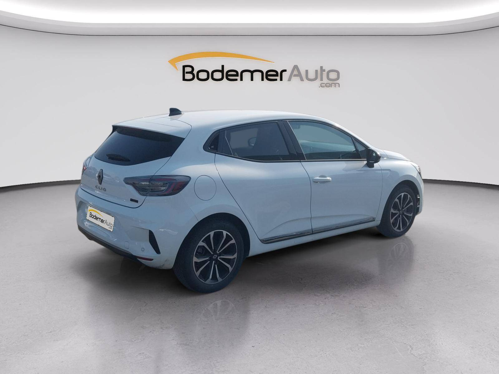 Vente en ligne Renault Clio 5 Clio E-Tech full hybrid 145 au prix de 17 990 €