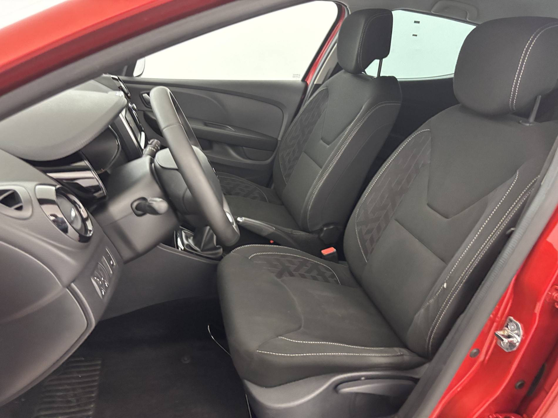 Vente en ligne Renault Clio 4 Clio TCe 90 E6C au prix de 11 790 €