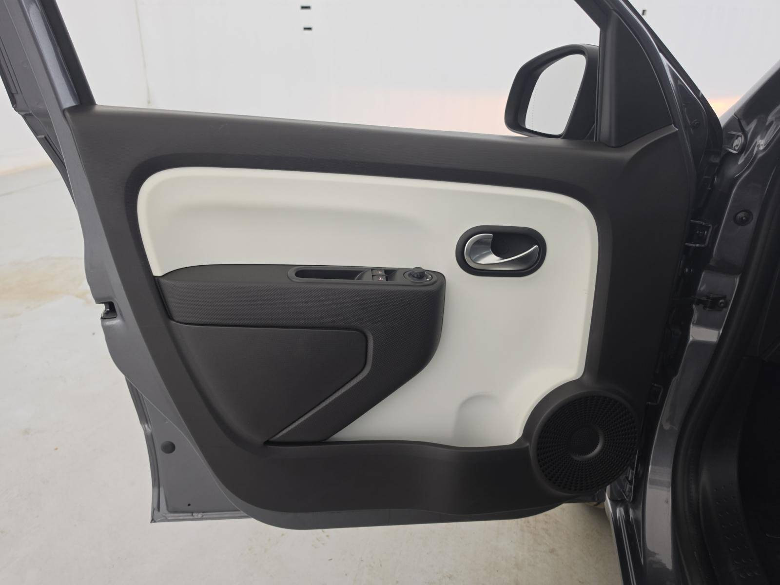 Vente en ligne Renault Twingo Electrique Twingo III E-Tech au prix de 12 990 €