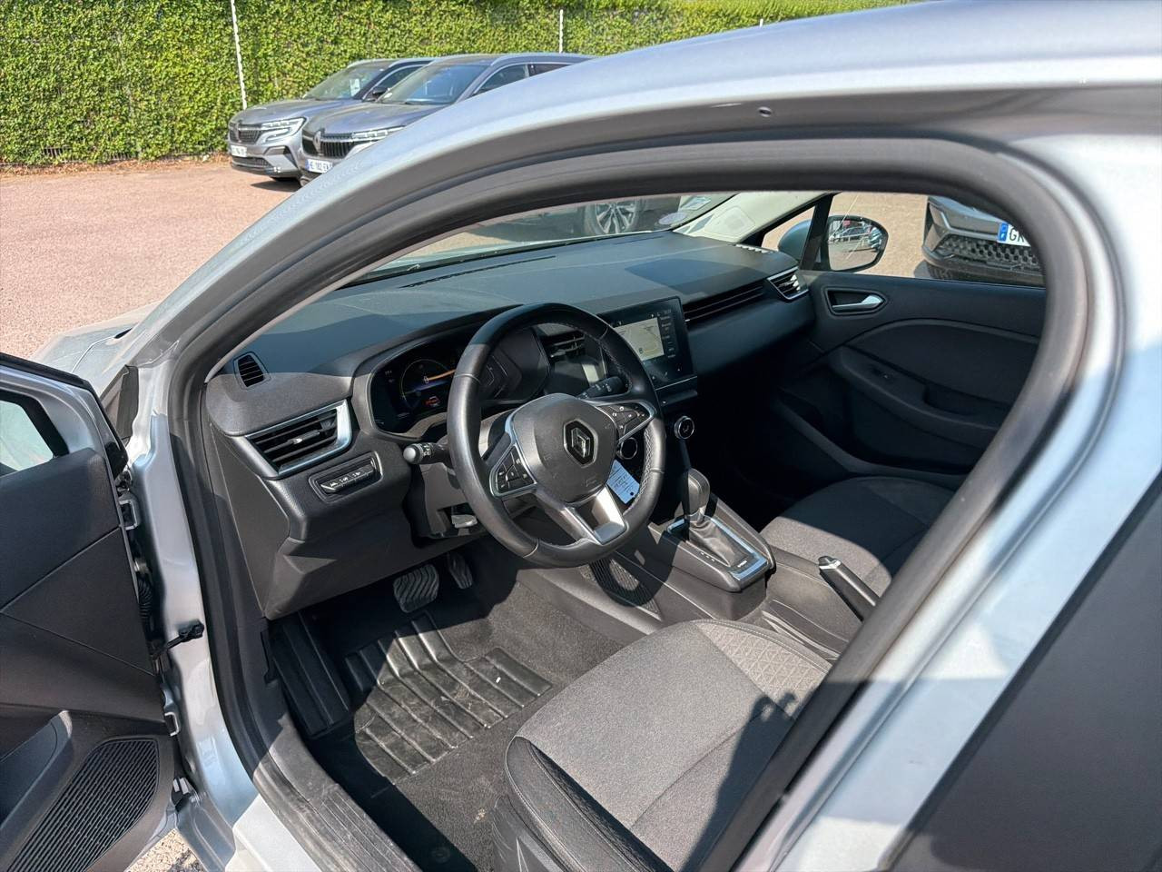 Vente en ligne Renault Clio 5 Clio E-Tech 140 - 21N au prix de 13 990 €