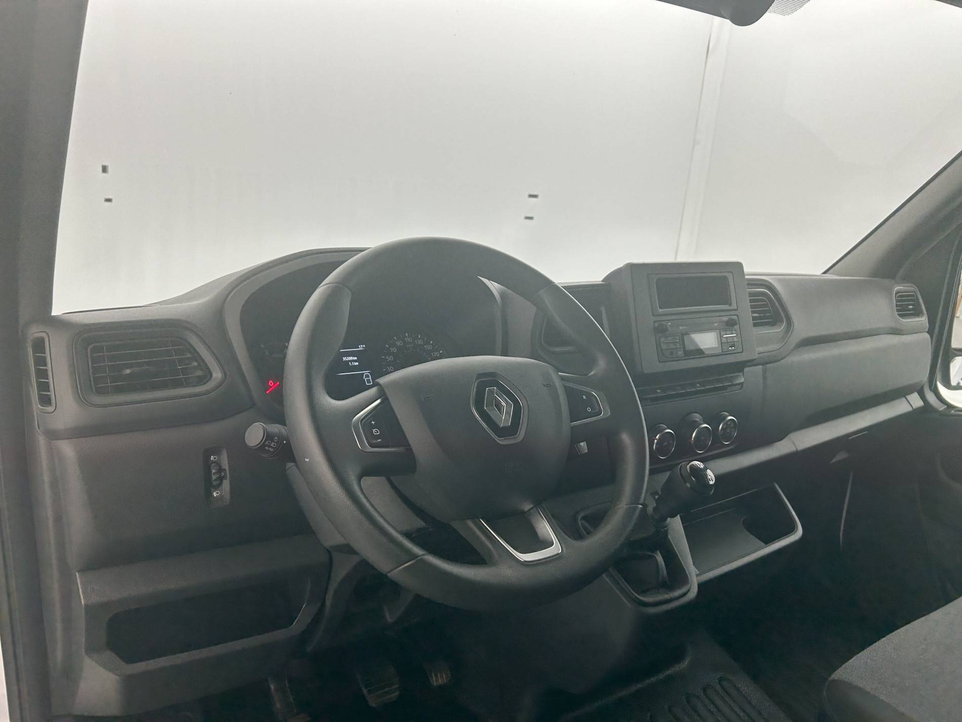 Vente en ligne Renault Master Fourgon MASTER FGN TRAC F3500 L2H2 BLUE DCI 135 au prix de 23 990 €