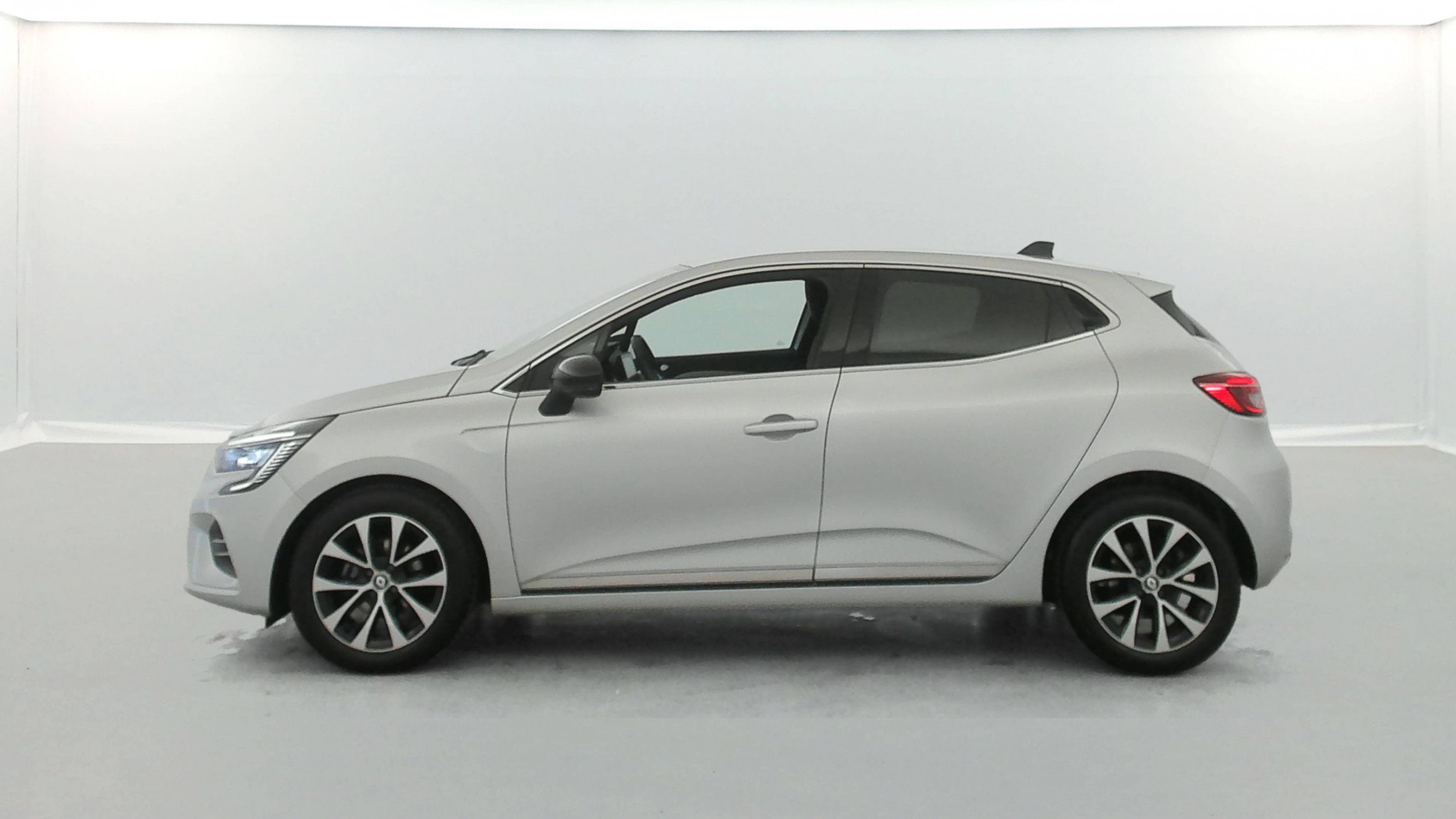 Vente en ligne Renault Clio 5 Clio TCe 90 au prix de 15 690 €