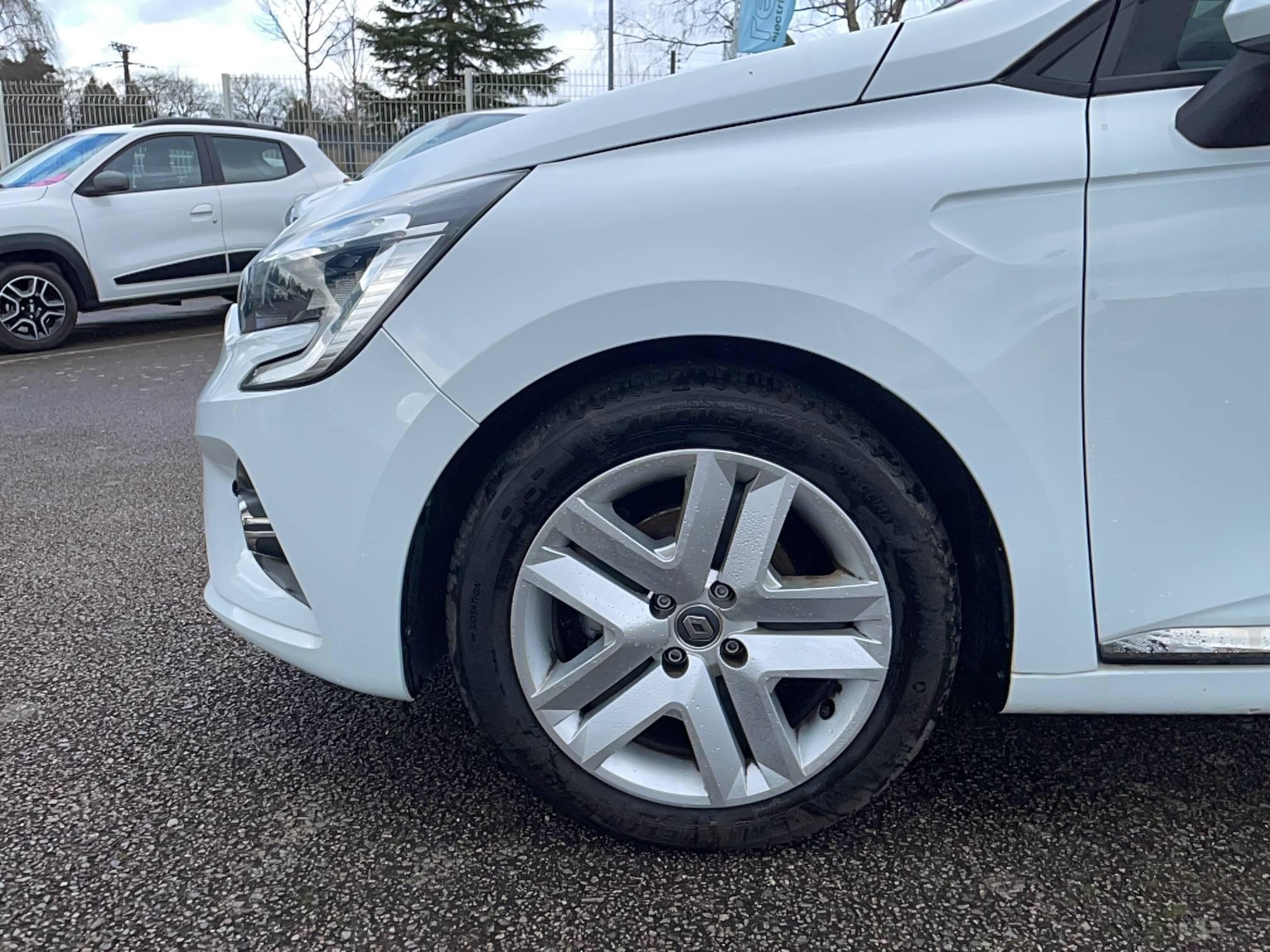 Vente en ligne Renault Clio 5 Clio TCe 90 - 21 au prix de 12 590 €