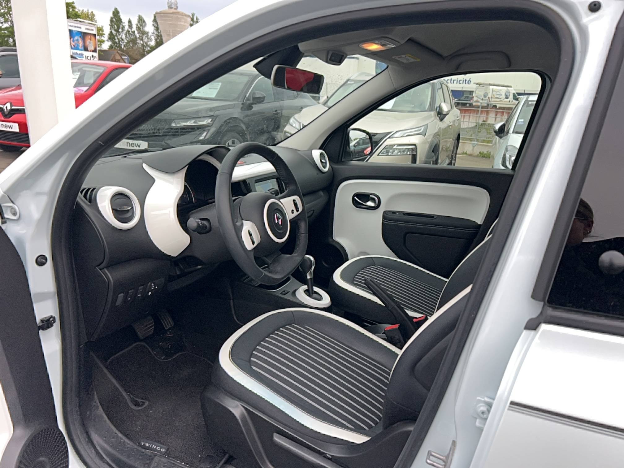 Vente en ligne Renault Twingo Electrique Twingo III E-Tech au prix de 13 600 €