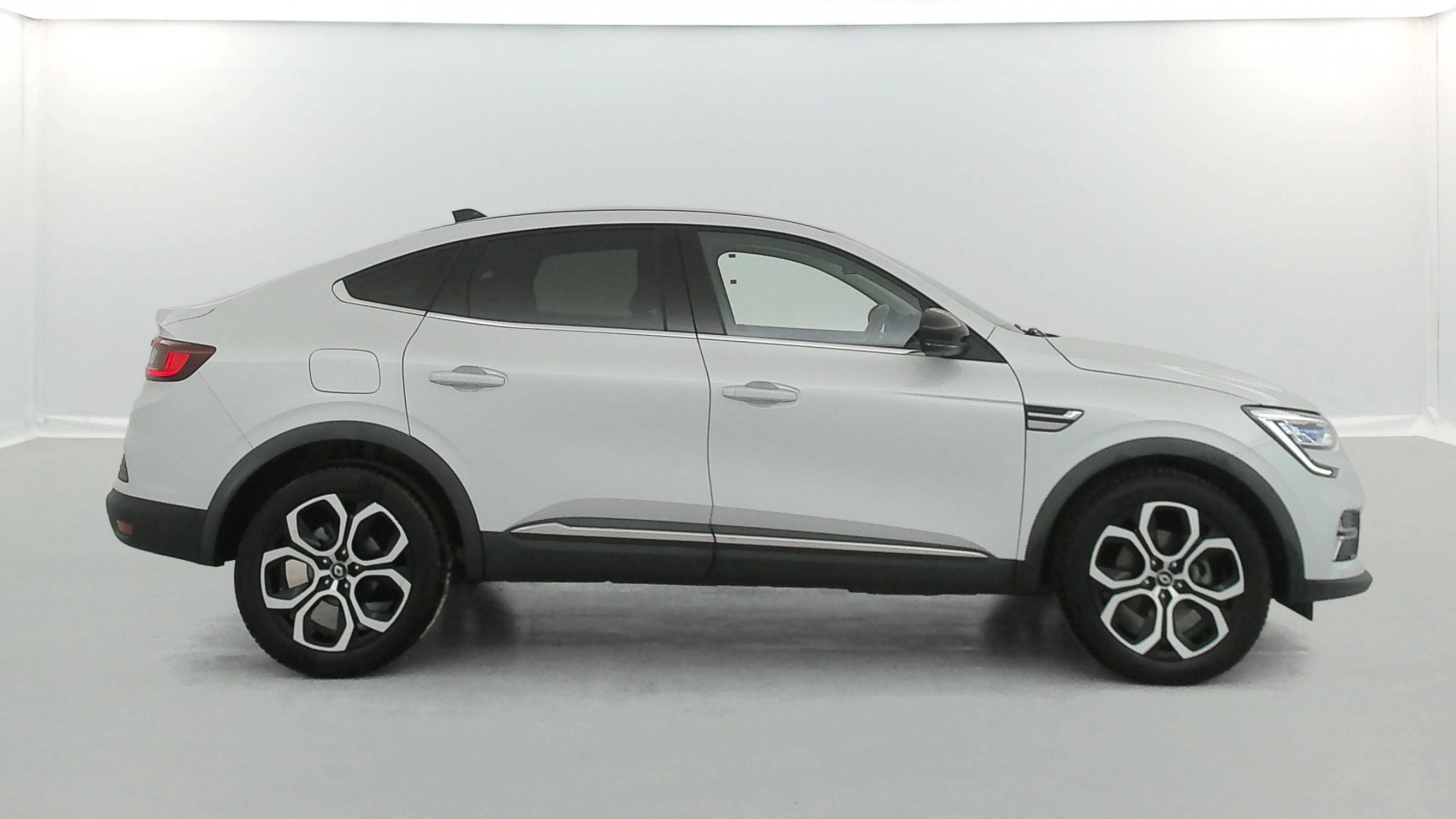 Vente en ligne Renault Arkana  E-Tech hybride 145 - 22 au prix de 21 790 €