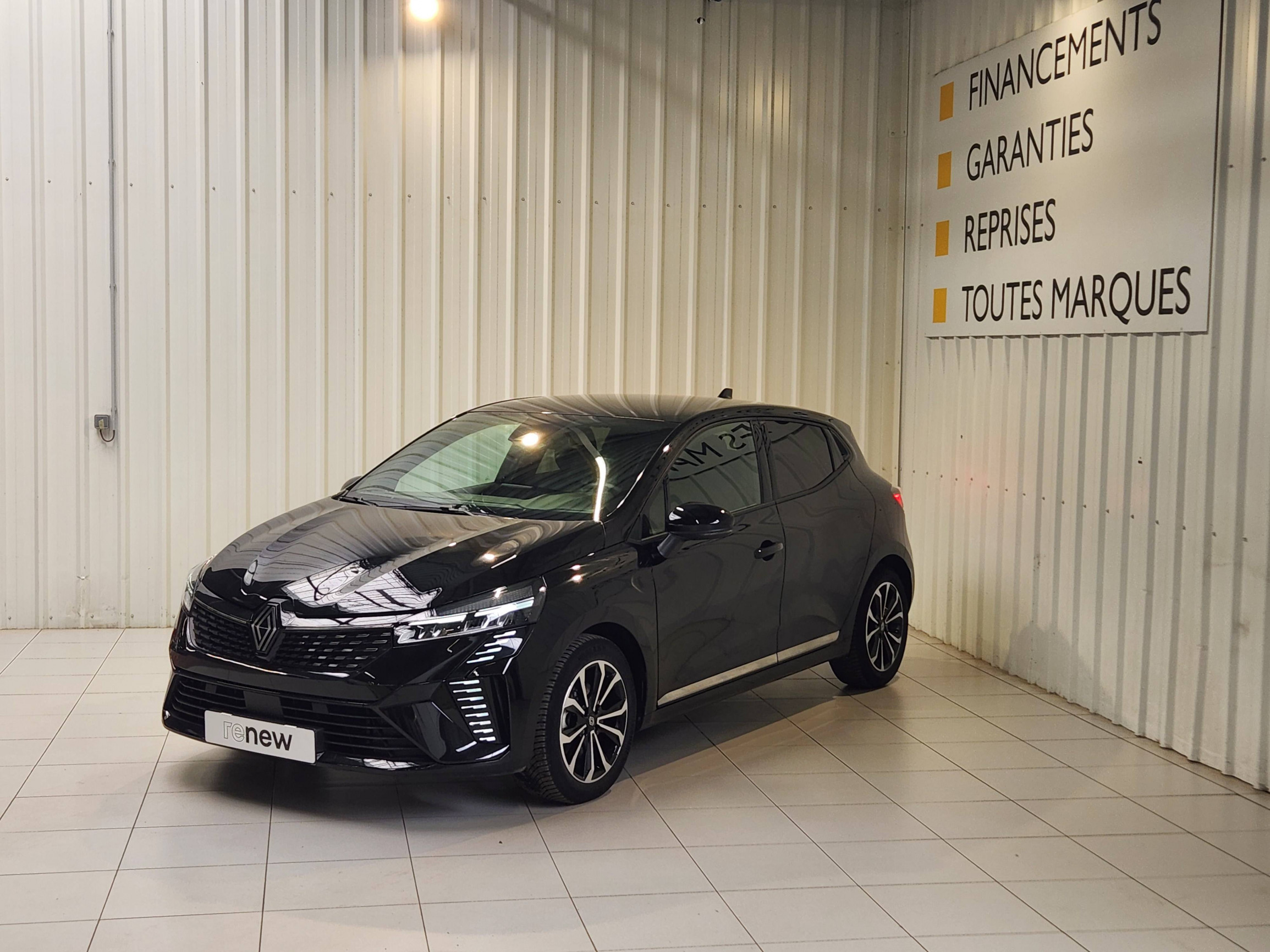 Renault Clio 5 Clio E-Tech full hybrid 145 occasion de 2023 en vente à Morlaix