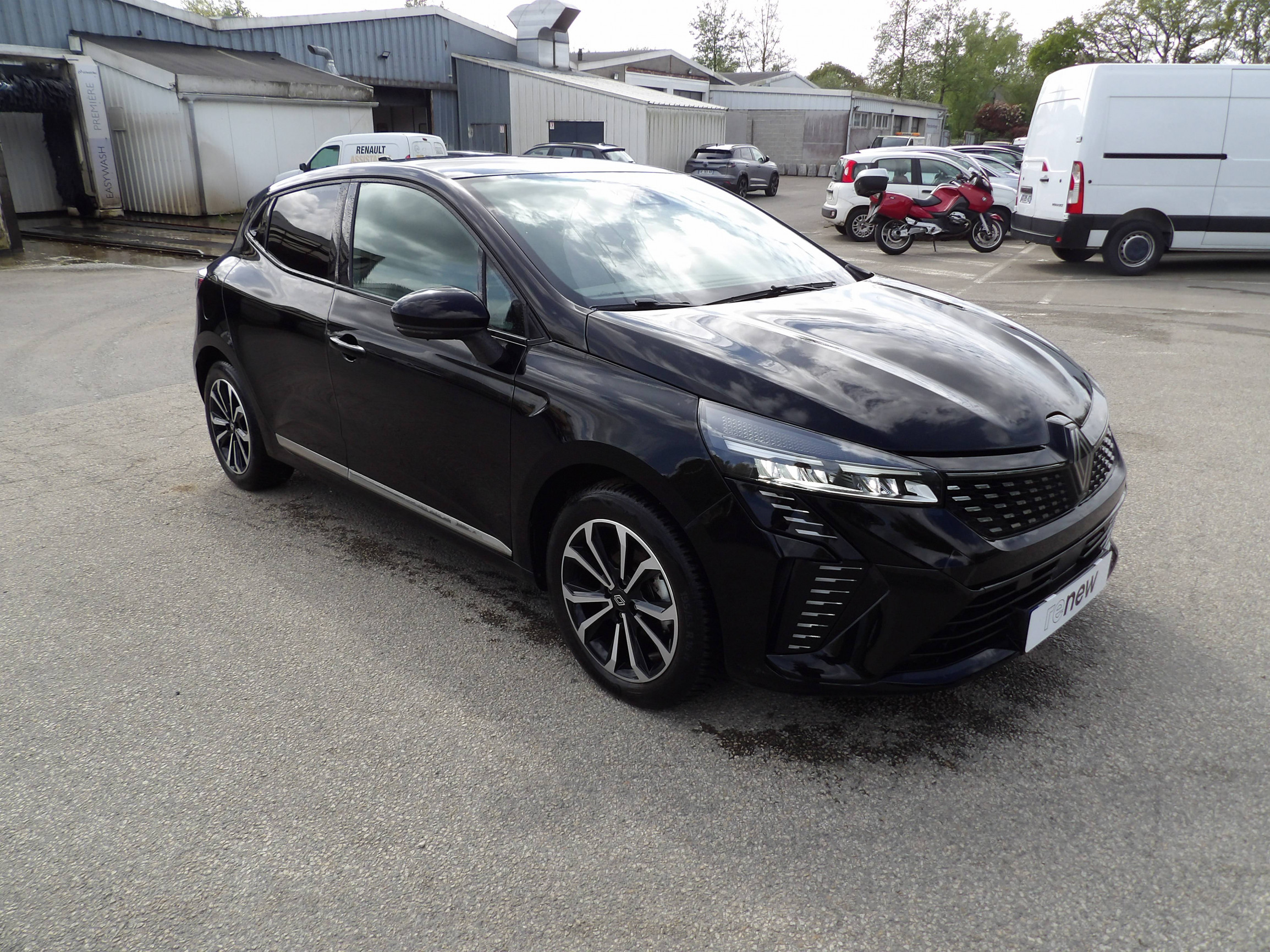 Vente en ligne Renault Clio 5 Clio E-Tech full hybrid 145 au prix de 18 999 €