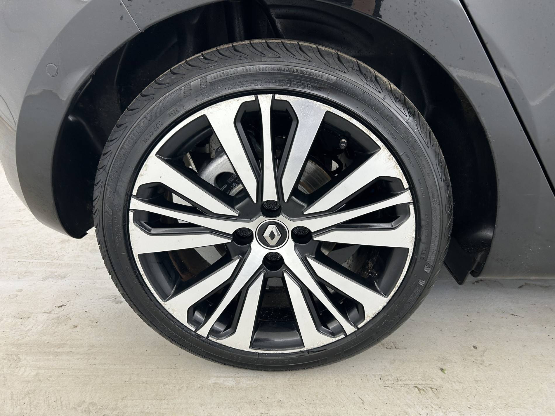 Vente en ligne Renault Clio 5 Clio E-Tech 140 - 21N au prix de 18 790 €