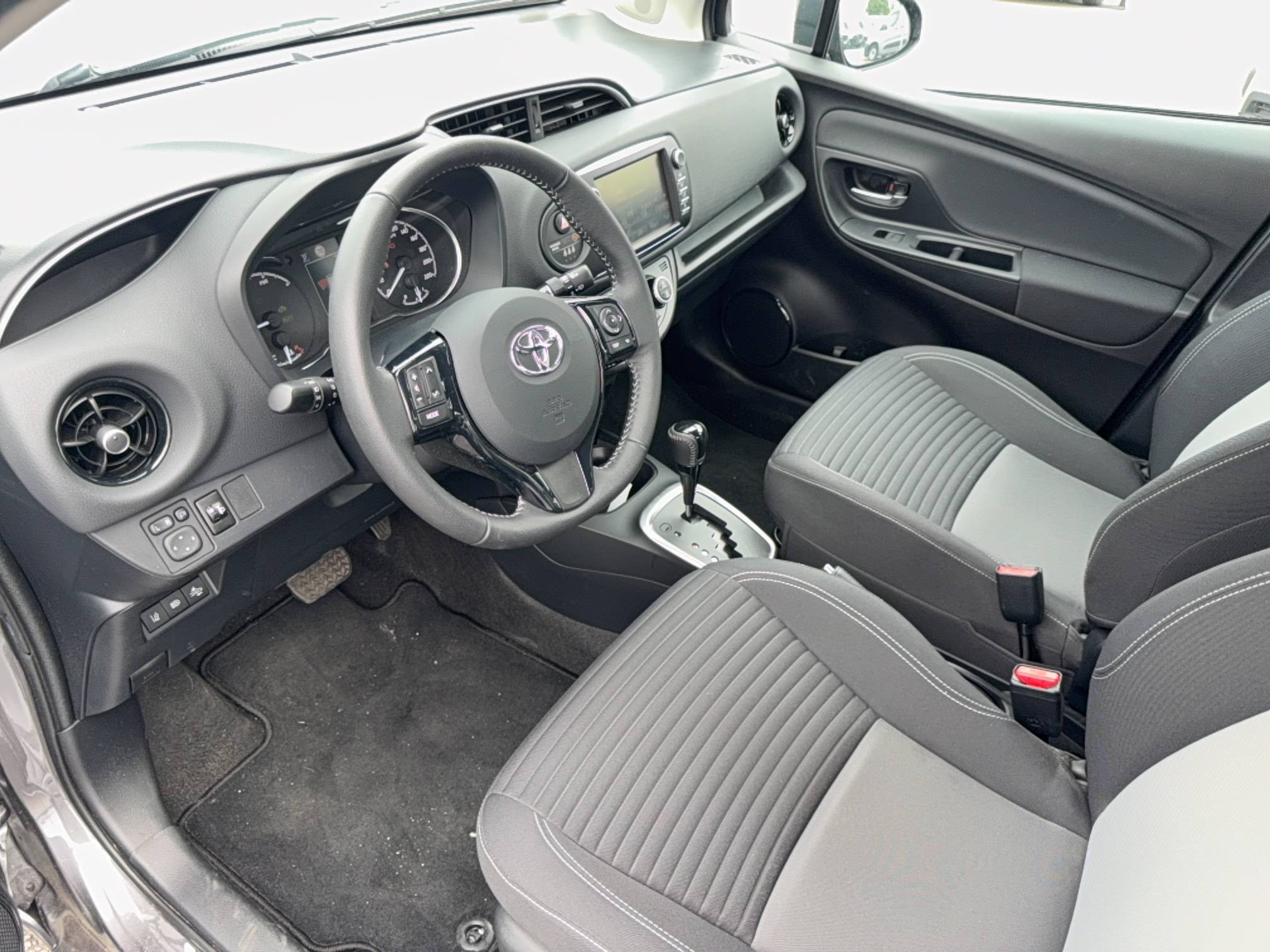 Vente en ligne Toyota Yaris Yaris Hybride 100h au prix de 16 990 €