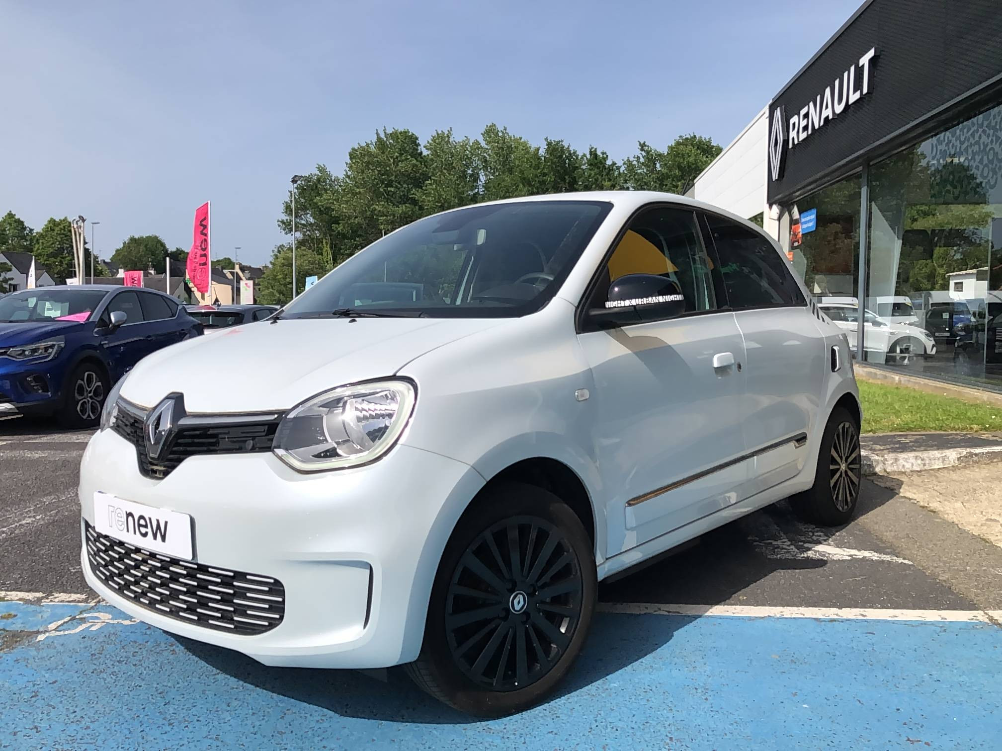 Vente en ligne Renault Twingo Electrique Twingo III E-Tech au prix de 15 990 €