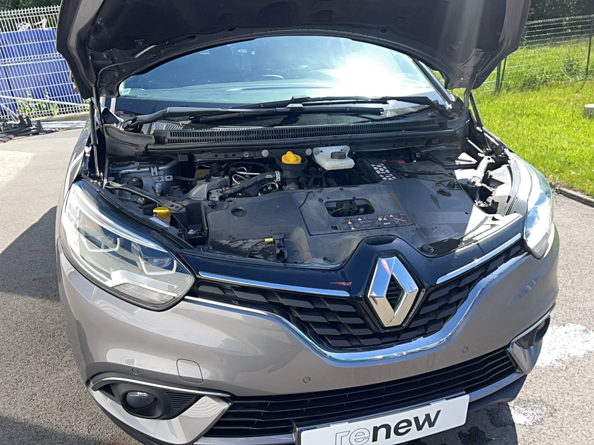 Vente en ligne Renault Scenic 4 Scenic TCe 140 FAP au prix de 15 590 €